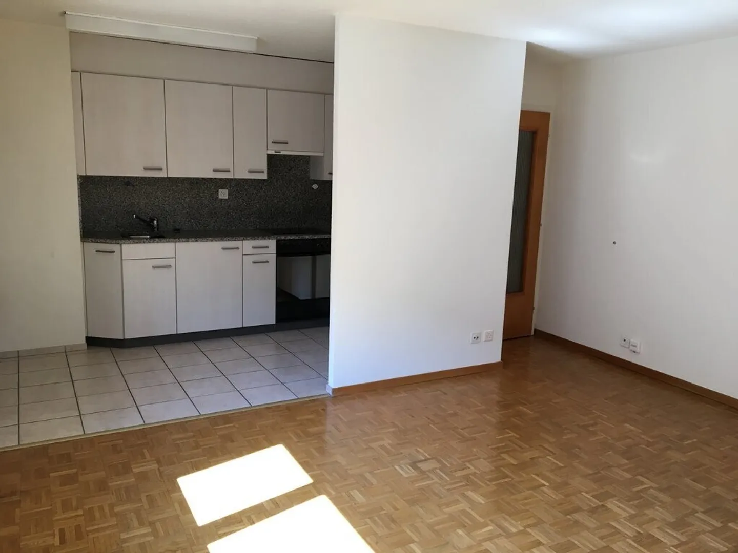 Cozy 2.5 Room Apartment for Rent in Chur! - Photo 3 of 6