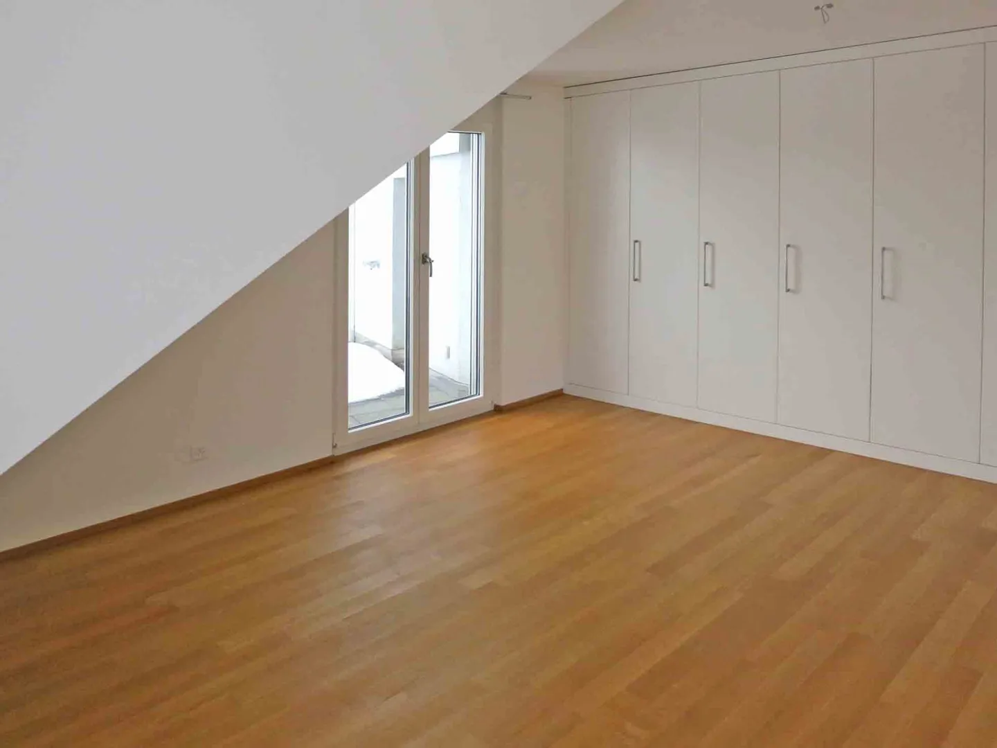 Appartement penthouse représentatif de 5,5 pièces avec terrasse et panorama montagne unique - Photo 4 sur 9