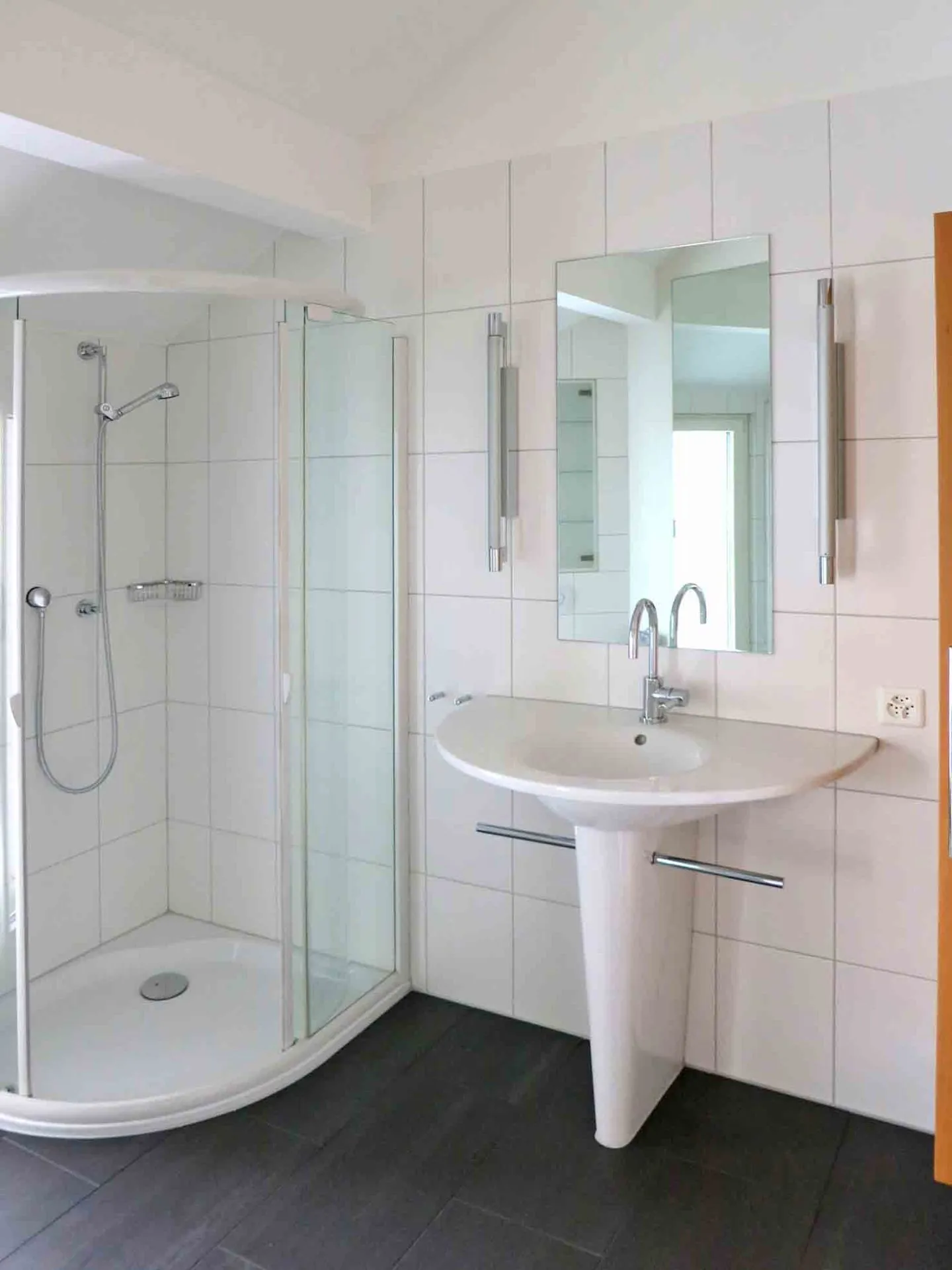 Appartement penthouse représentatif de 5,5 pièces avec terrasse et panorama montagne unique - Photo 6 sur 9