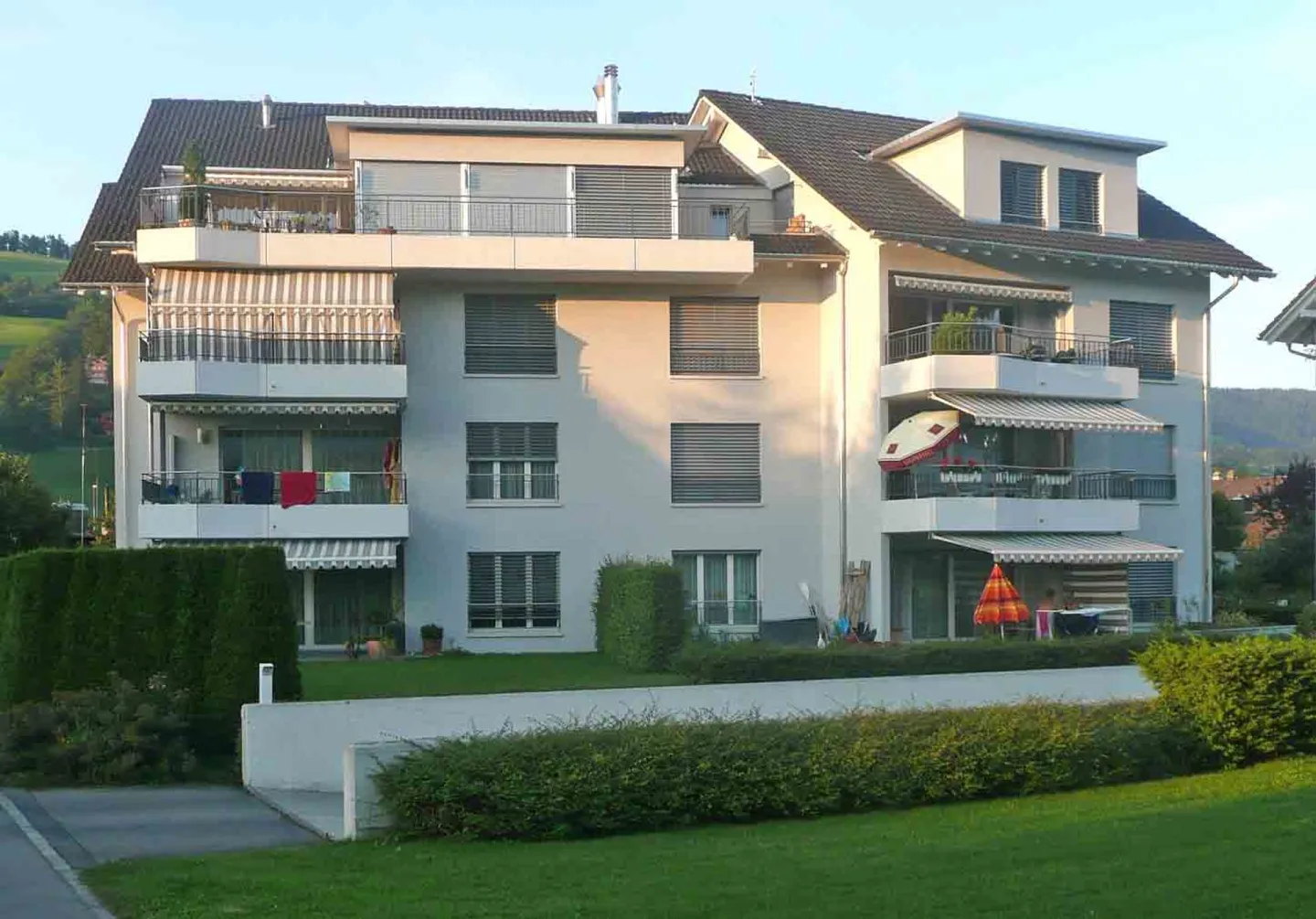 Appartement penthouse représentatif de 5,5 pièces avec terrasse et panorama montagne unique - Photo 9 sur 9