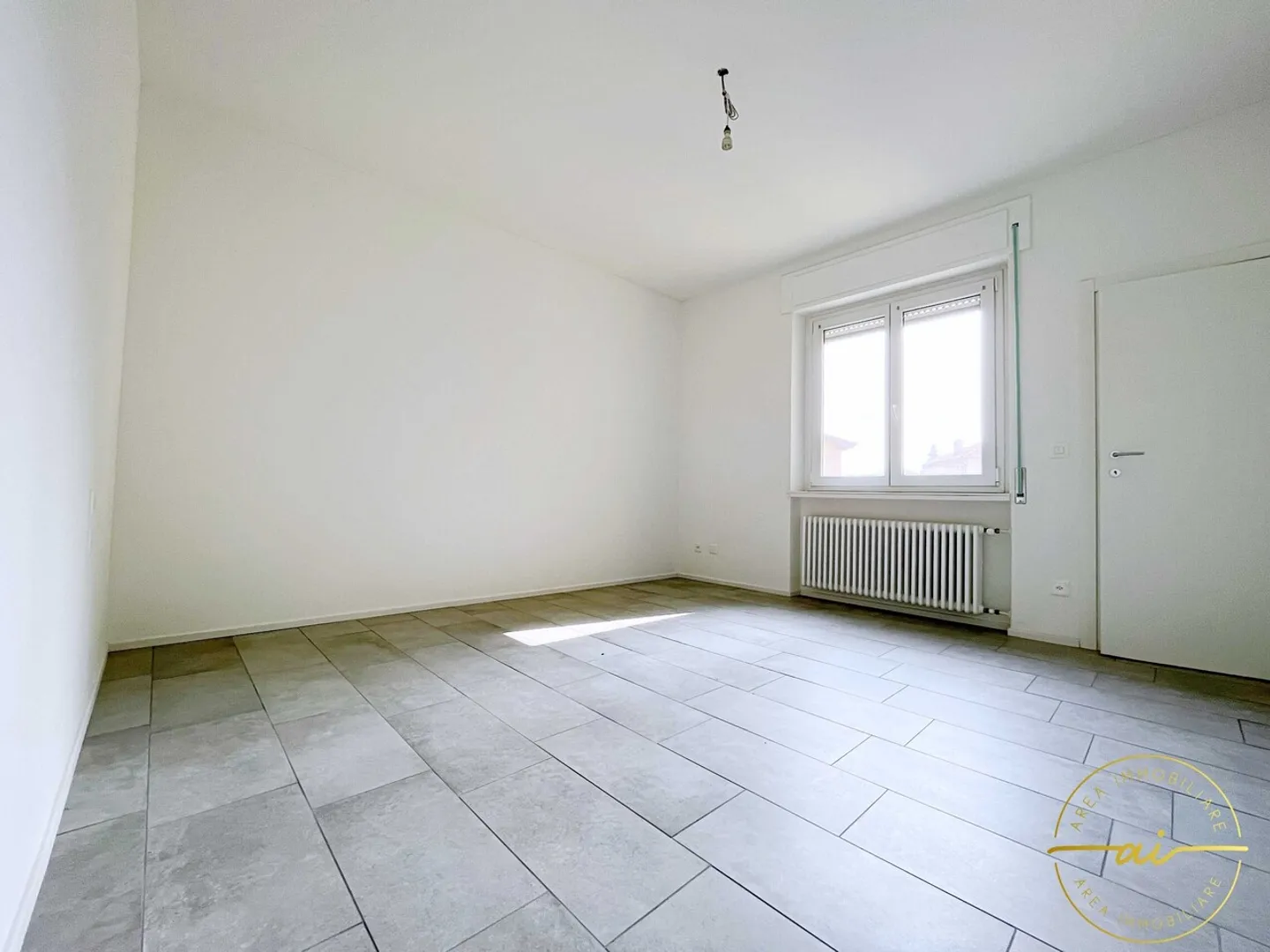 MODERNO APPARTAMENTO 2.5 LOCALI A MORBIO INFERIORE - Foto 2 di 5