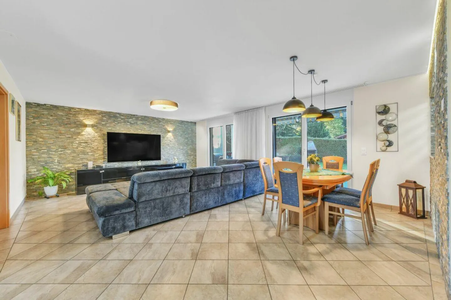 NEUER PREIS! Familienfreundlich, naturnah und grosszügig wohnen - Foto 3 von 24