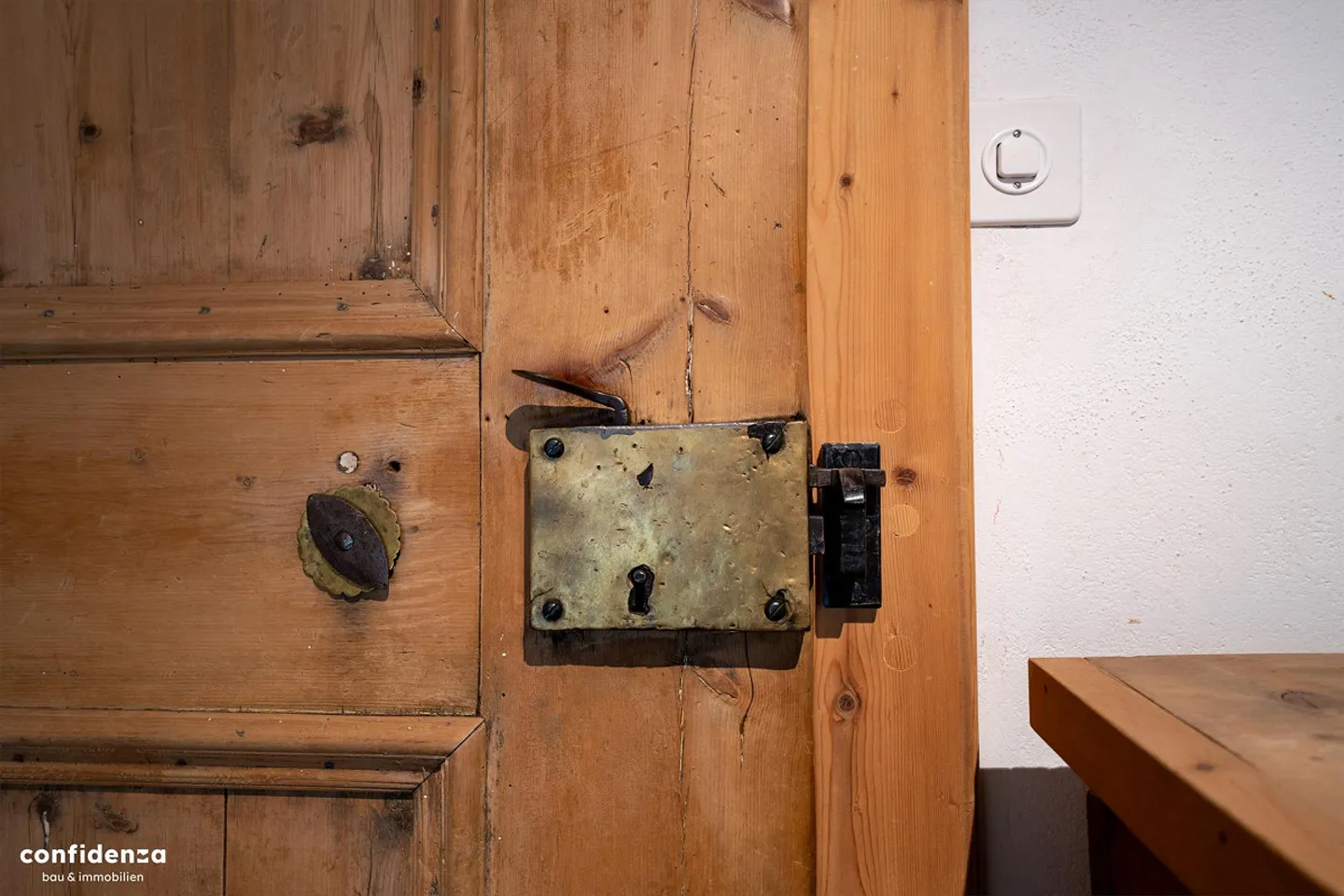 Affascinante casa multifamiliare engadinese con potenziale di sviluppo - Foto 2 di 17