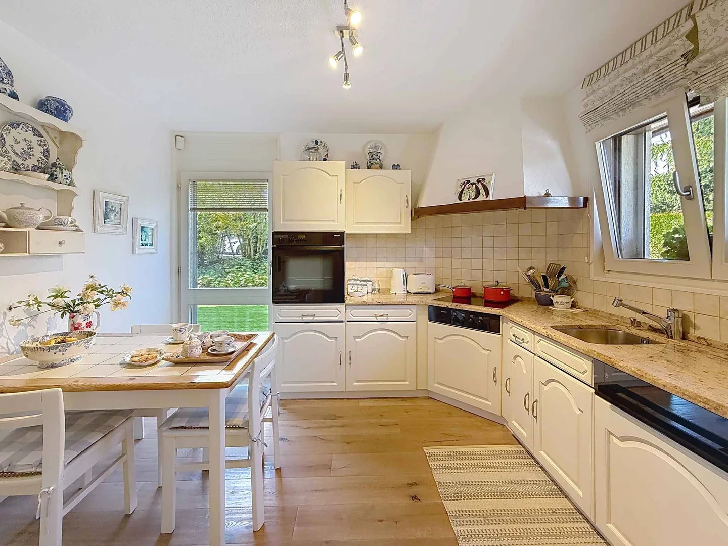Charming renovated semi-detached villa - Photo 6 of 13