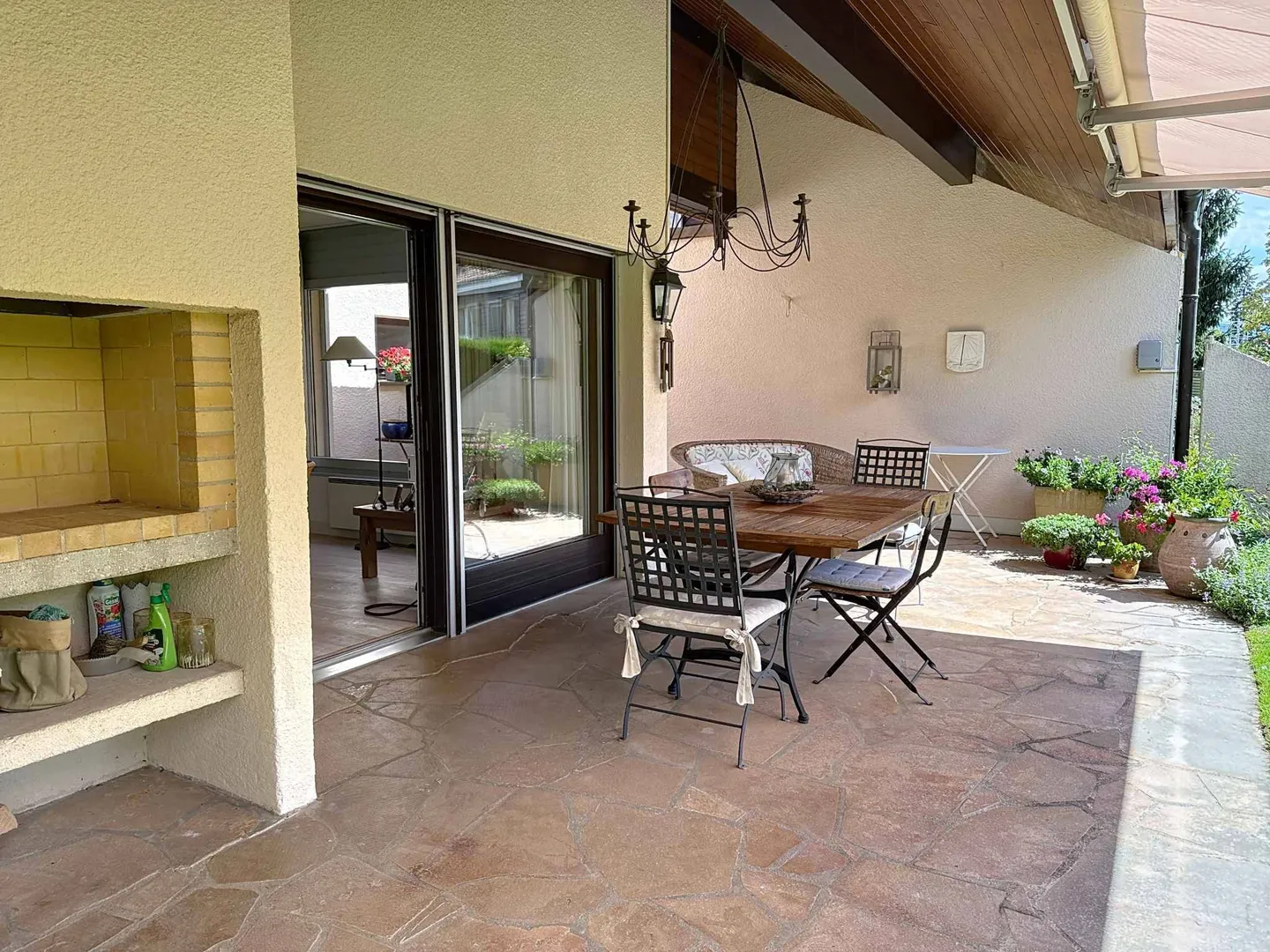 Charming renovated semi-detached villa - Photo 7 of 13