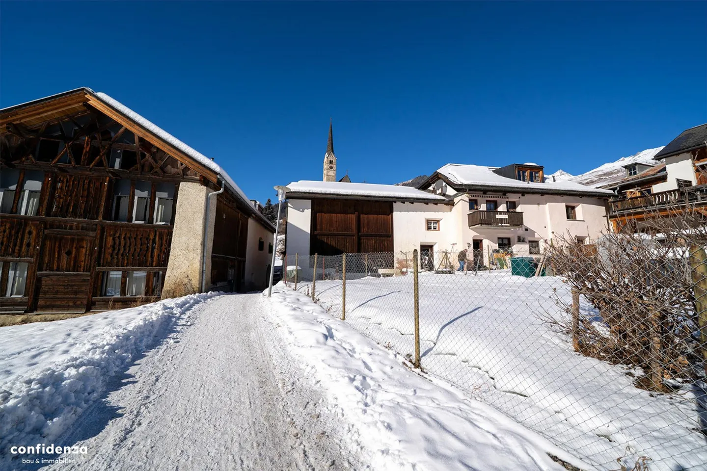 Affascinante casa multifamiliare engadinese con potenziale di sviluppo - Foto 3 di 17