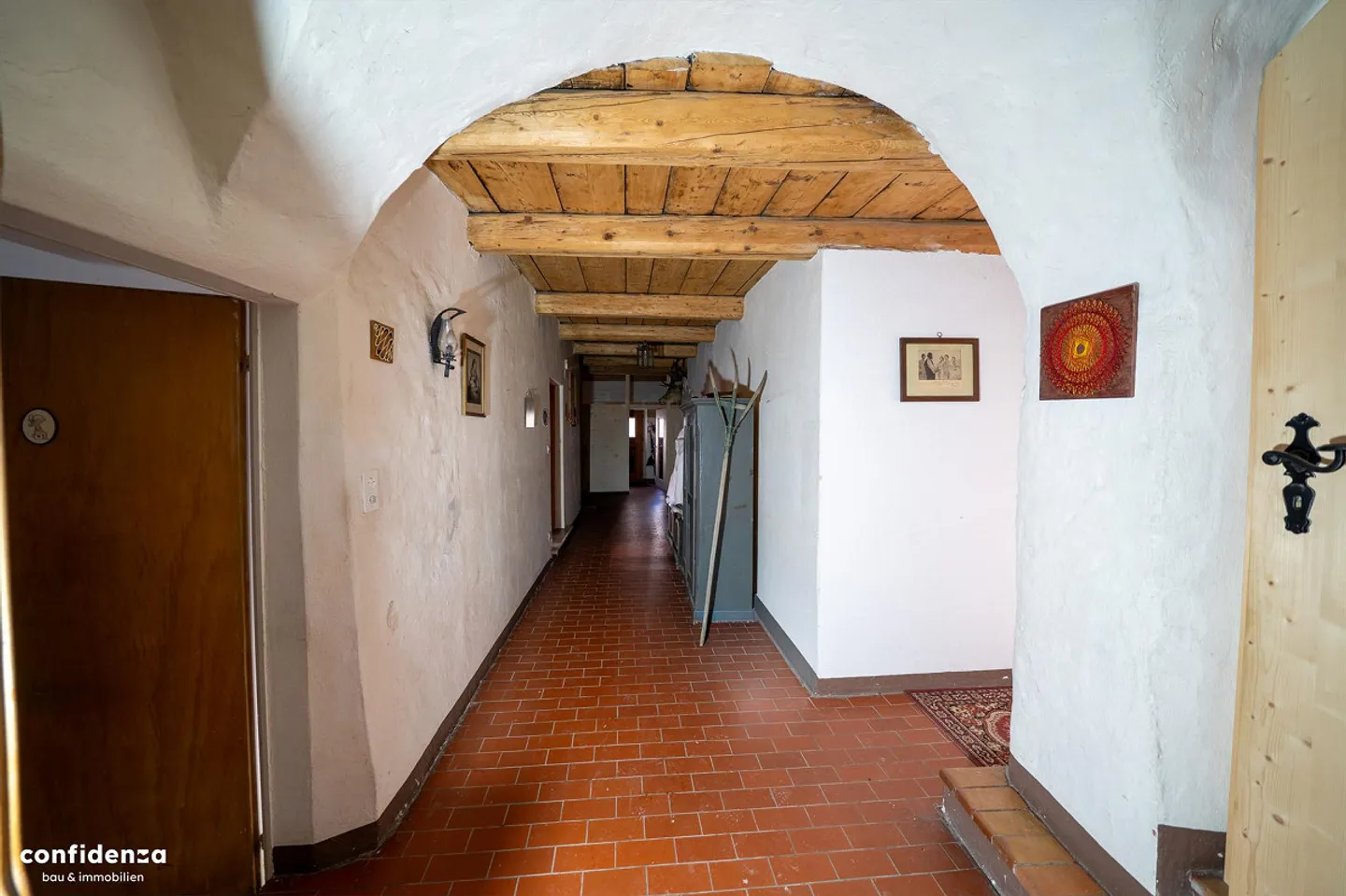 Affascinante casa multifamiliare engadinese con potenziale di sviluppo - Foto 5 di 17