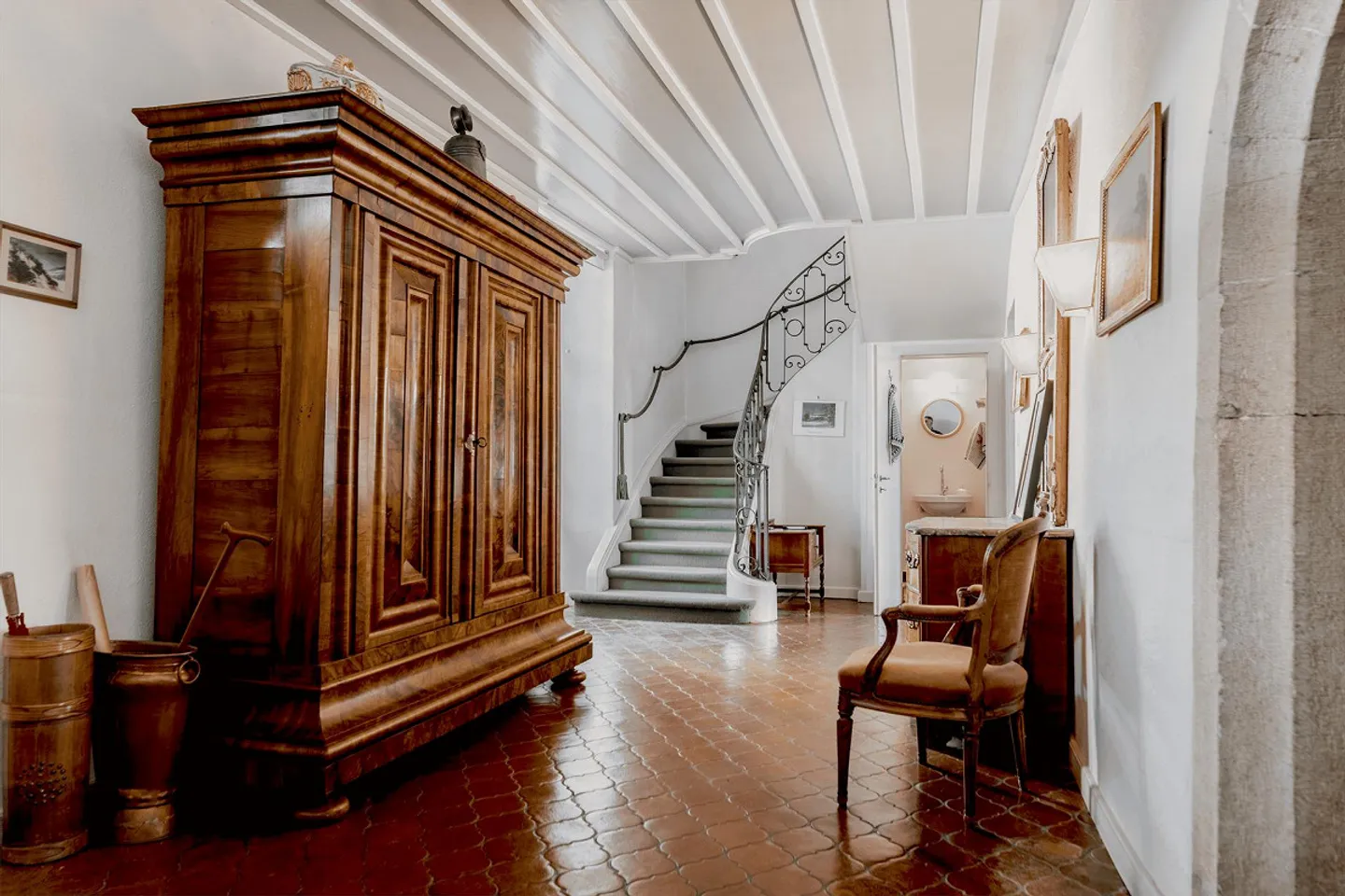 Casa a schiera unica in un ex monastero - Foto 2 di 11