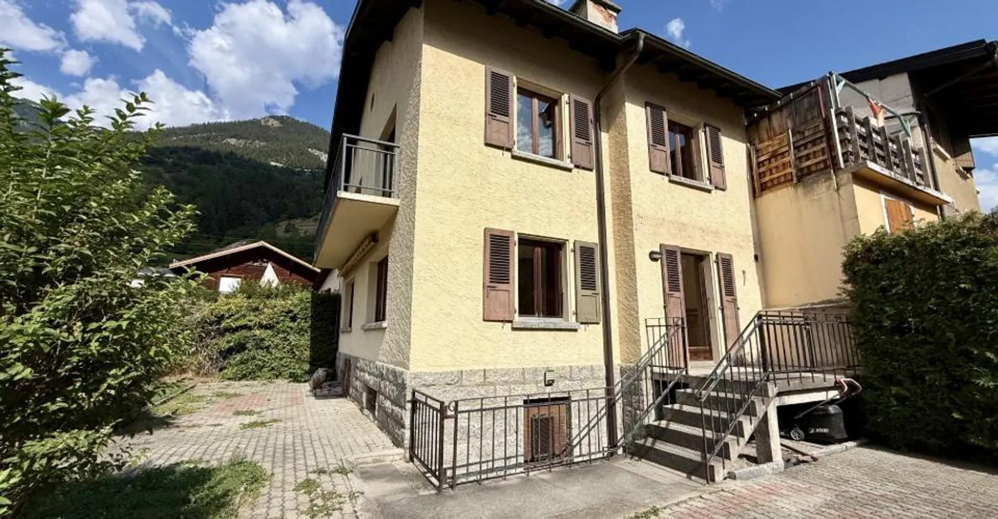 Magnificent village house with large garden in the heart of Orsières - Photo 2 of 14