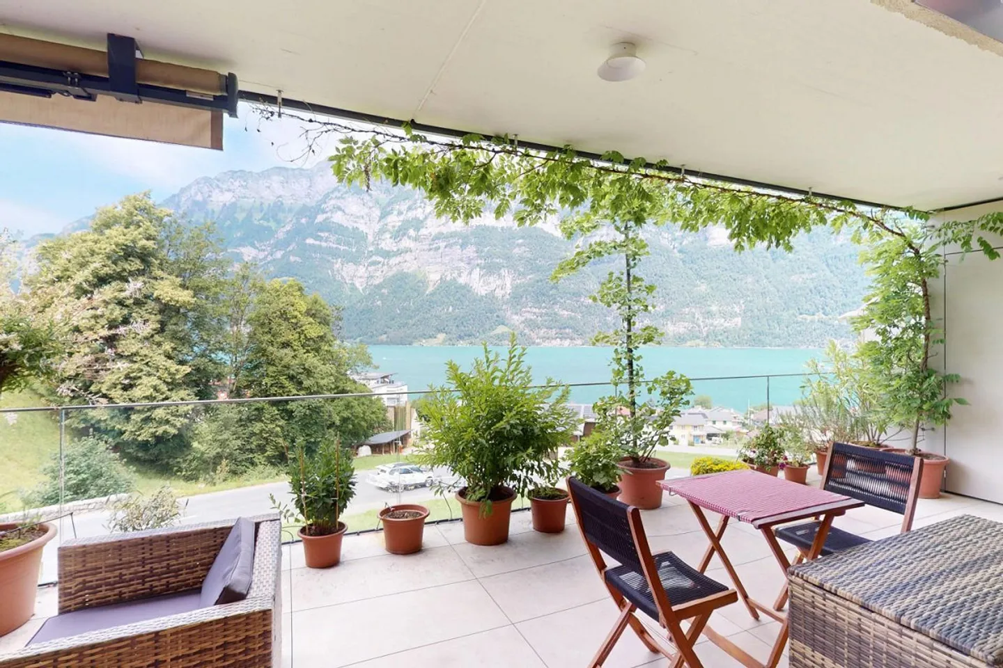 Vivere esclusivo con vista mozzafiato sul lago e sulle montagne - Foto 1 di 13
