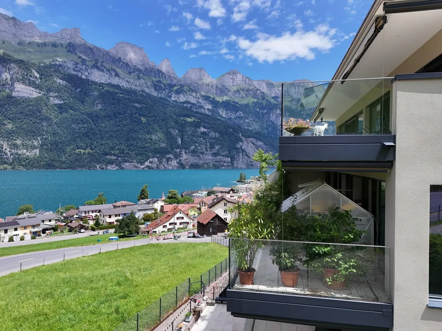 Vivere esclusivo con vista mozzafiato sul lago e sulle montagne - Foto 2 di 13