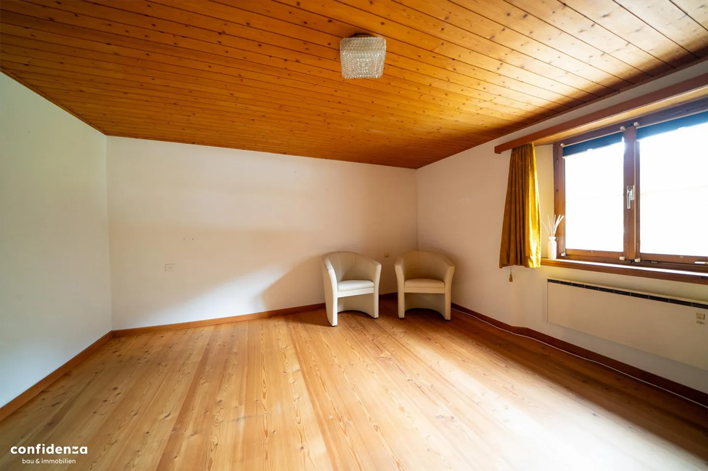 Affascinante casa multifamiliare engadinese con potenziale di sviluppo - Foto 9 di 17