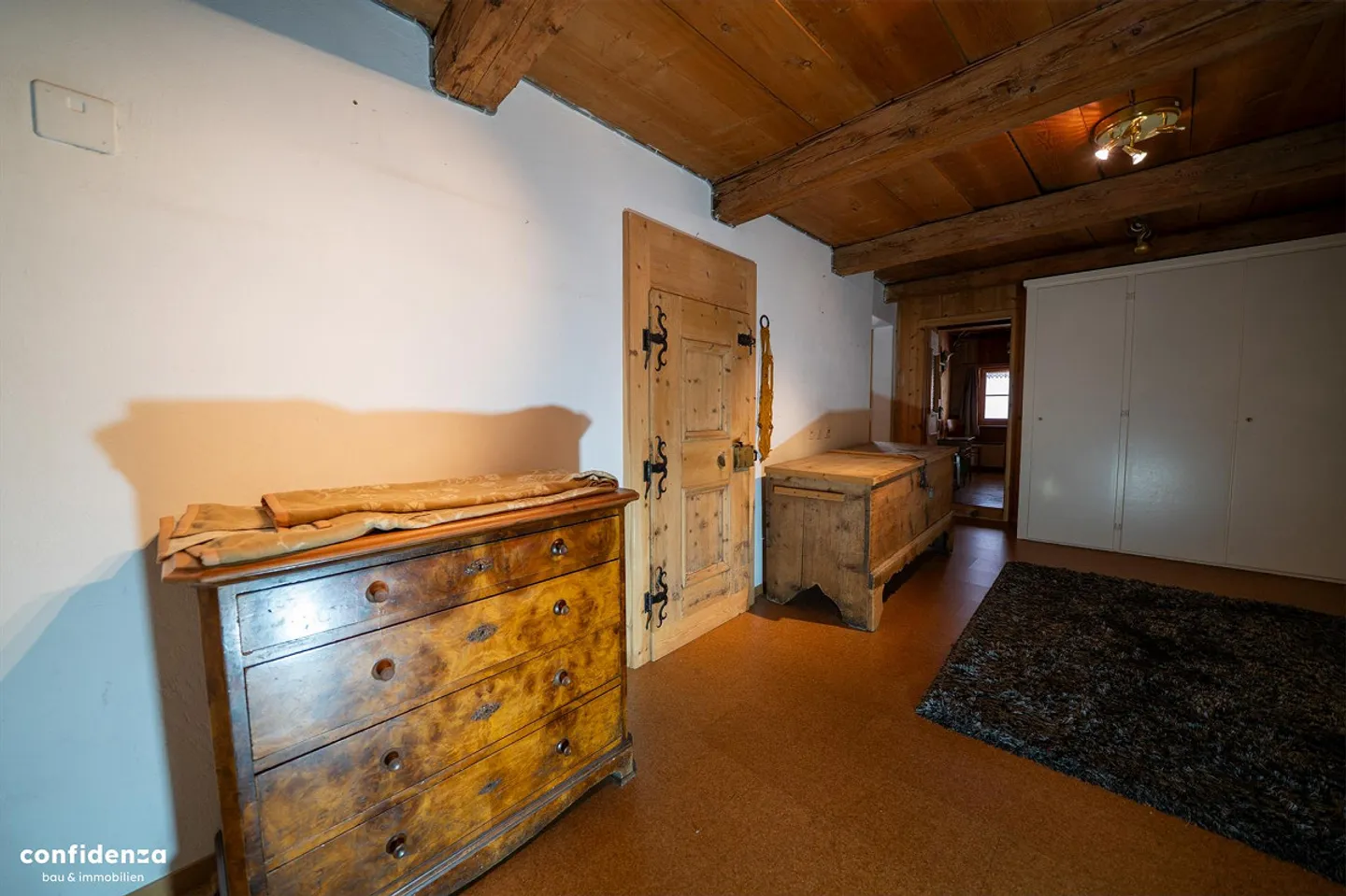 Affascinante casa multifamiliare engadinese con potenziale di sviluppo - Foto 10 di 17