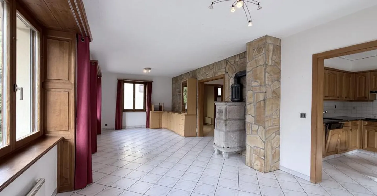Magnificent village house with large garden in the heart of Orsières - Photo 4 of 14
