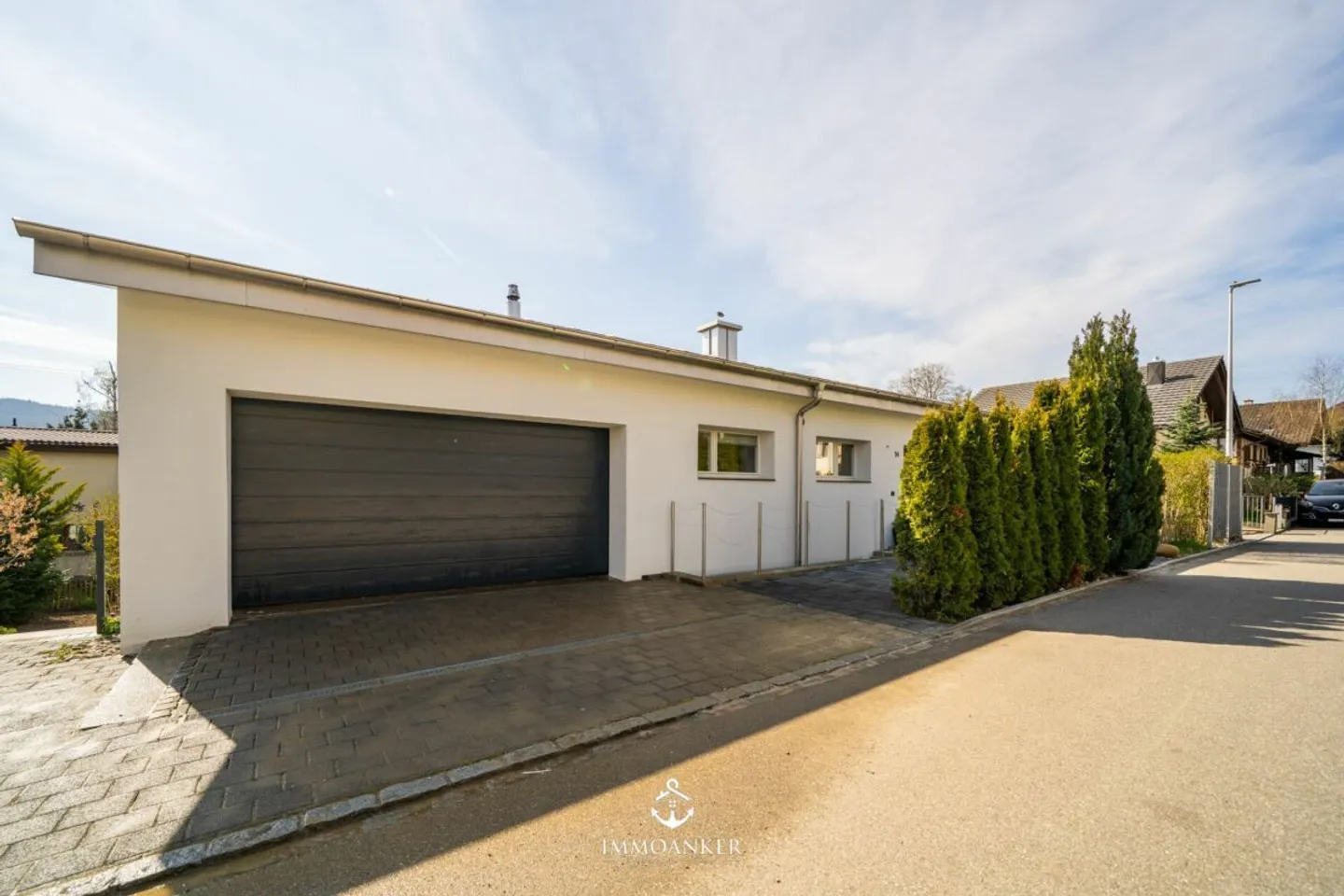 Grosszügiges Einfamilienhaus mit Einliegerwohnung - Foto 2 von 13