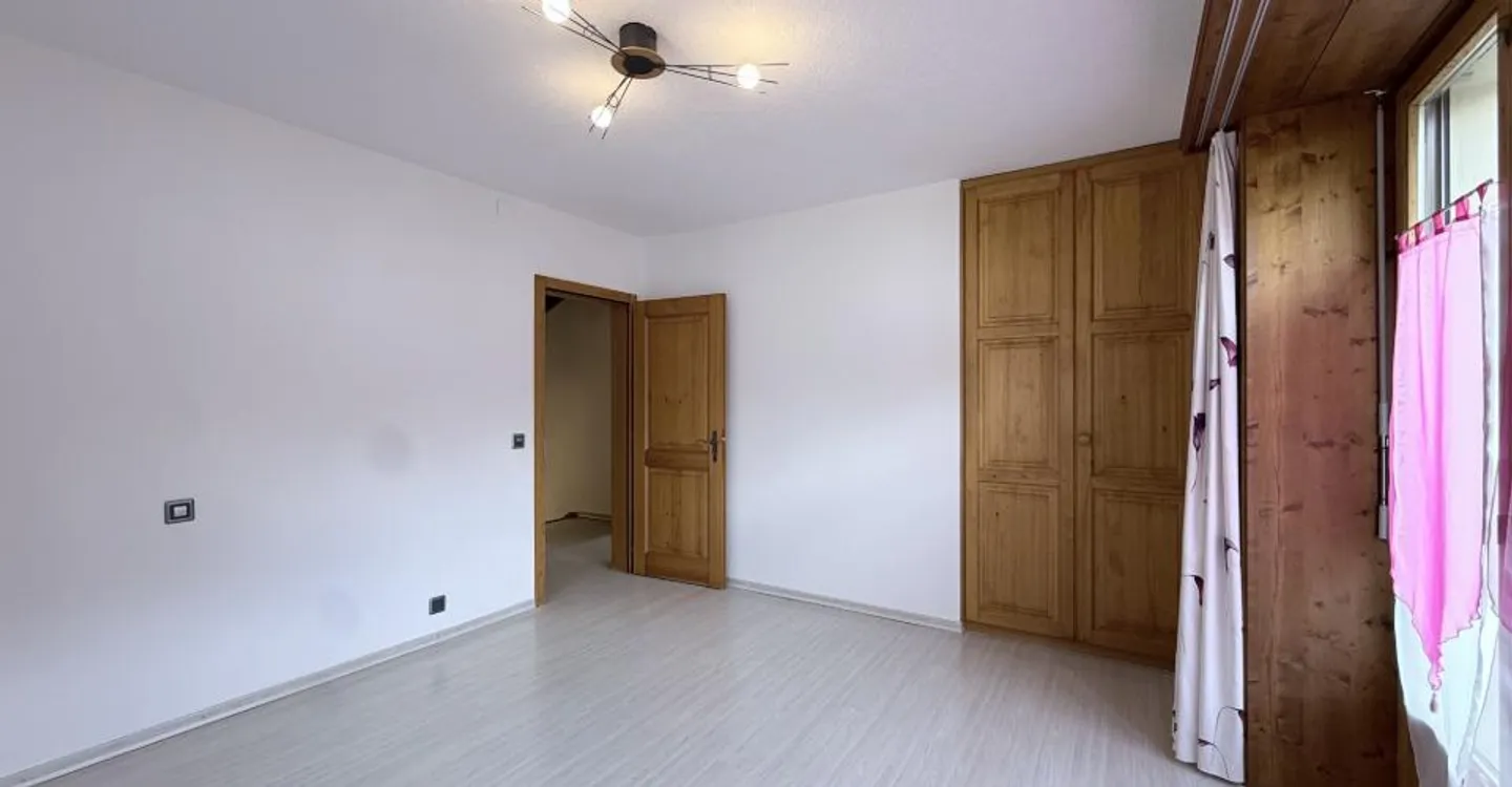 Magnificent village house with large garden in the heart of Orsières - Photo 9 of 14