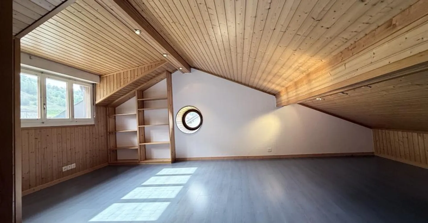 Magnificent village house with large garden in the heart of Orsières - Photo 11 of 14
