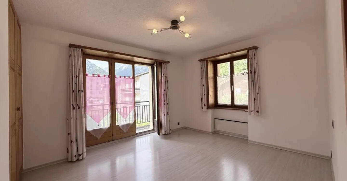 Magnificent village house with large garden in the heart of Orsières - Photo 10 of 14