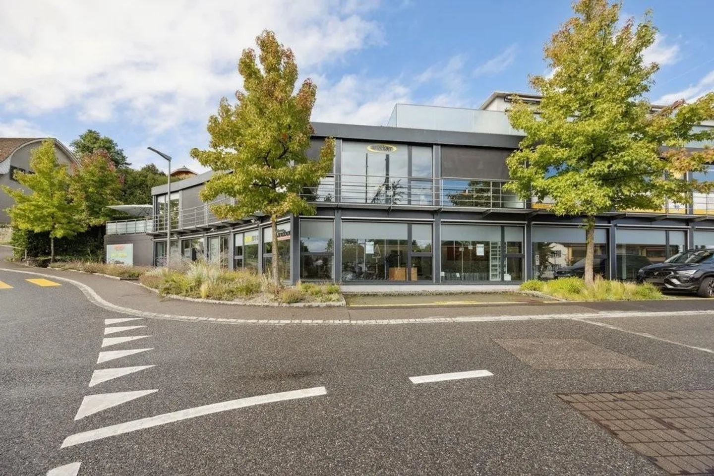 Repräsentatives Büro mit Bahnhofsnähe und starker Präsenz - Foto 1 von 12