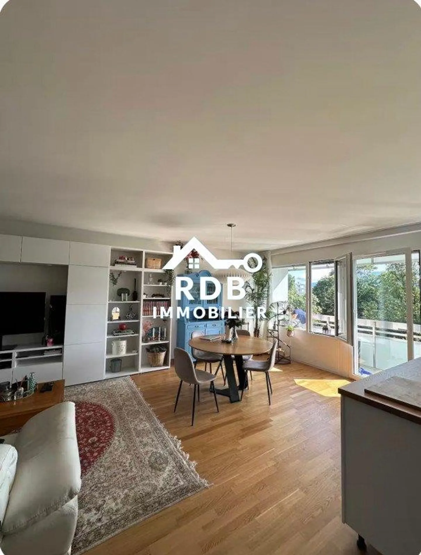 Appartement lumineux de 6 pièces - Photo 3 sur 6