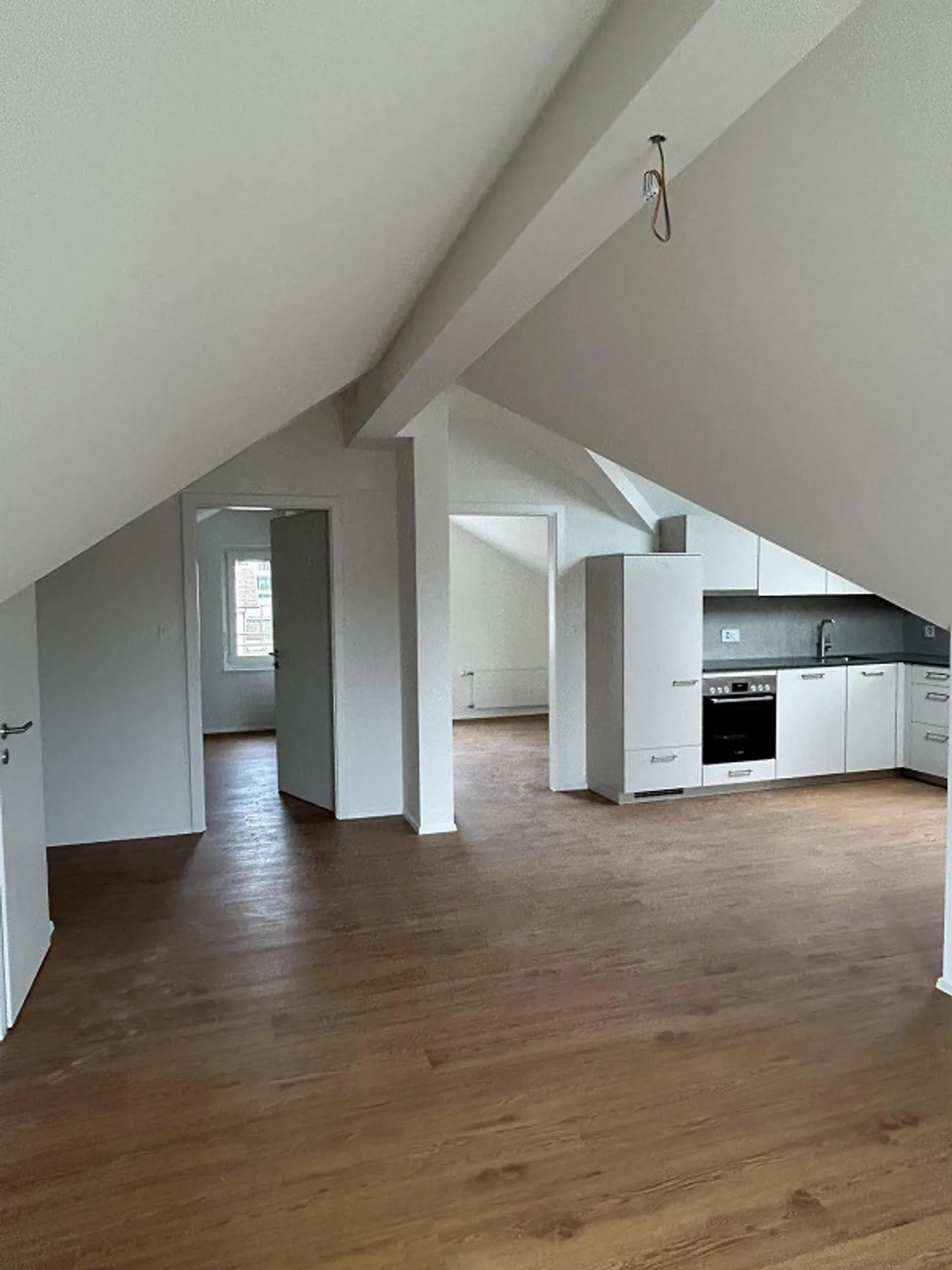 Accogliente appartamento mansardato di 3 stanze in posizione centrale a Kradolf-Schönenberg - Foto 2 di 8