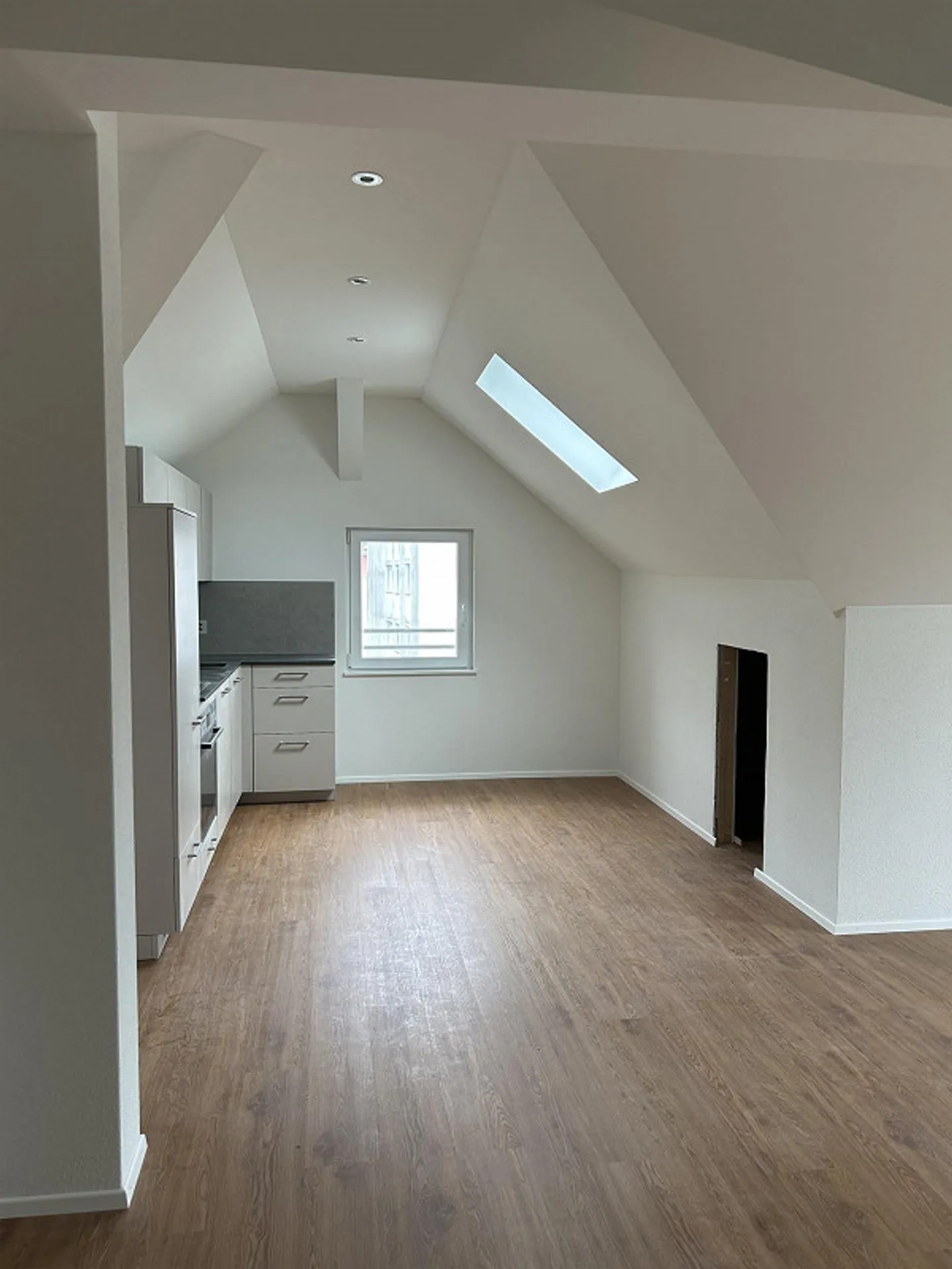 Accogliente appartamento mansardato di 3 stanze in posizione centrale a Kradolf-Schönenberg - Foto 3 di 8