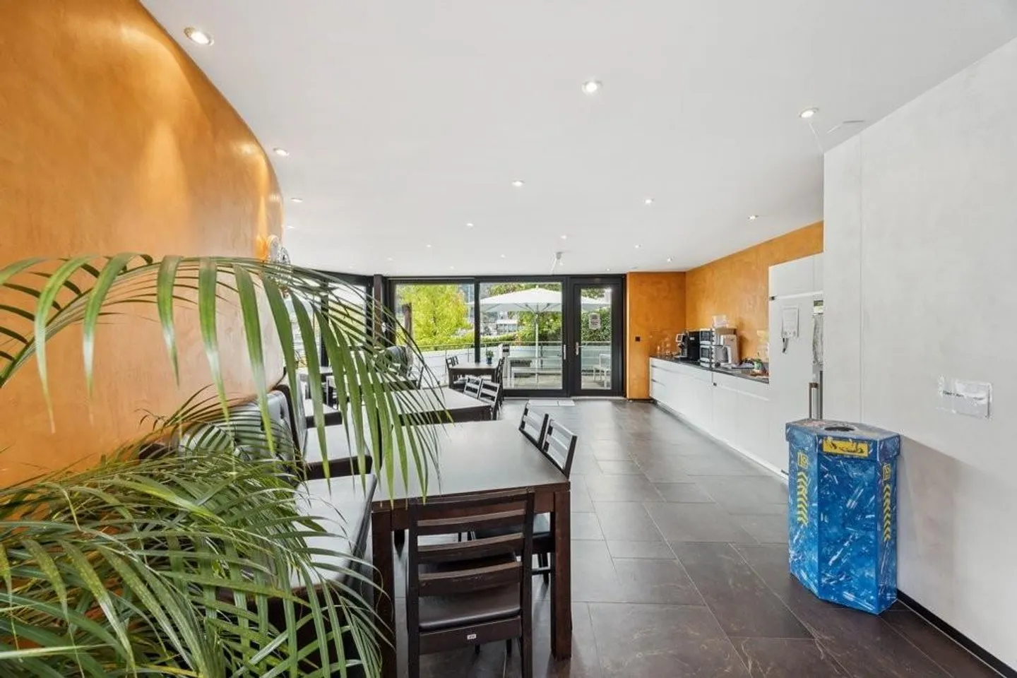 Repräsentatives Büro mit Bahnhofsnähe und starker Präsenz - Foto 9 von 12