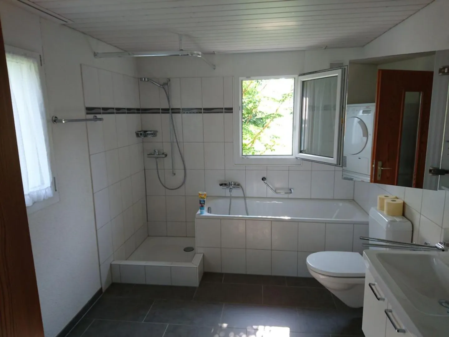 4 Room Single Family House - Photo 3 of 5