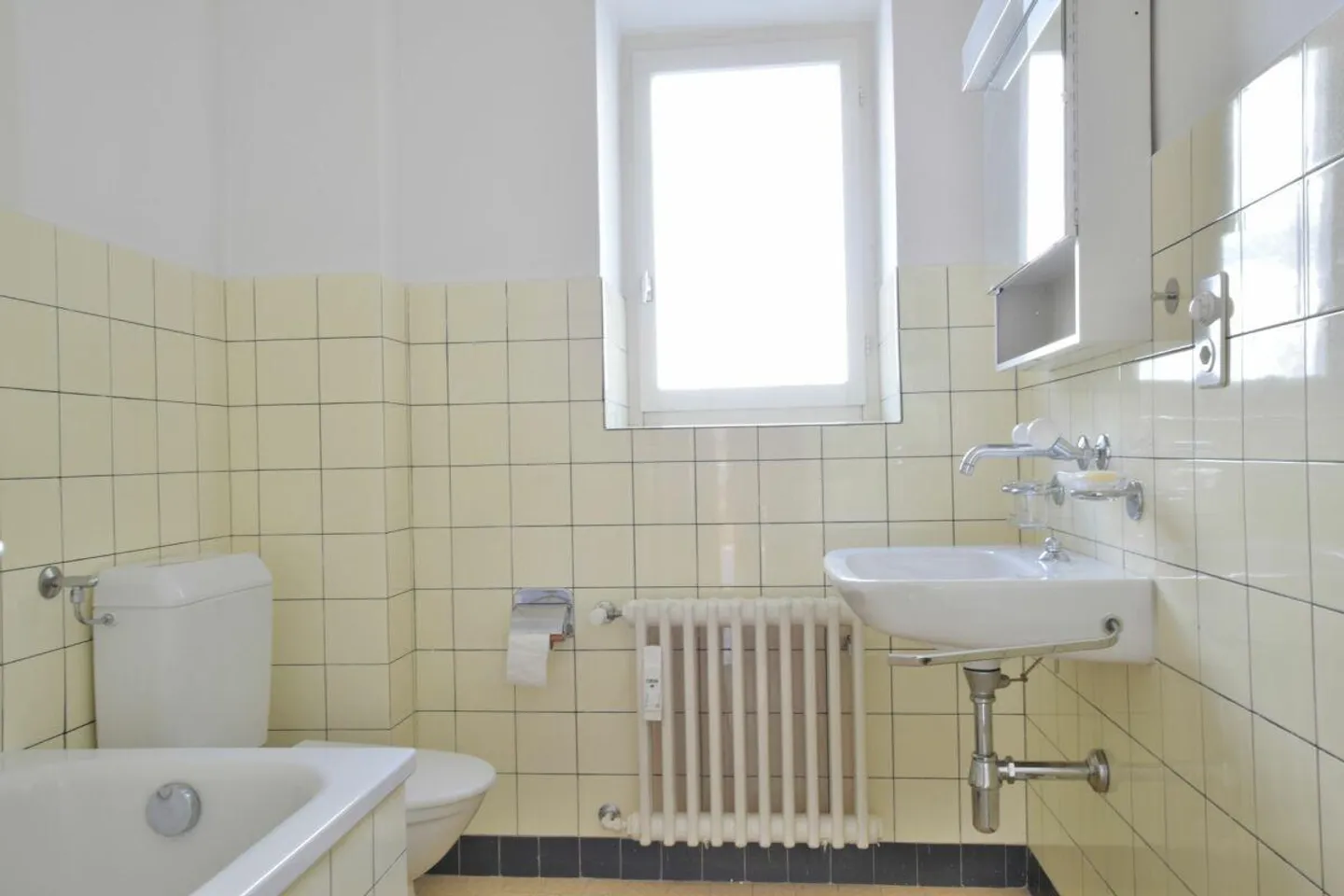 For rent bright 3.5 rooms - Photo 9 of 10