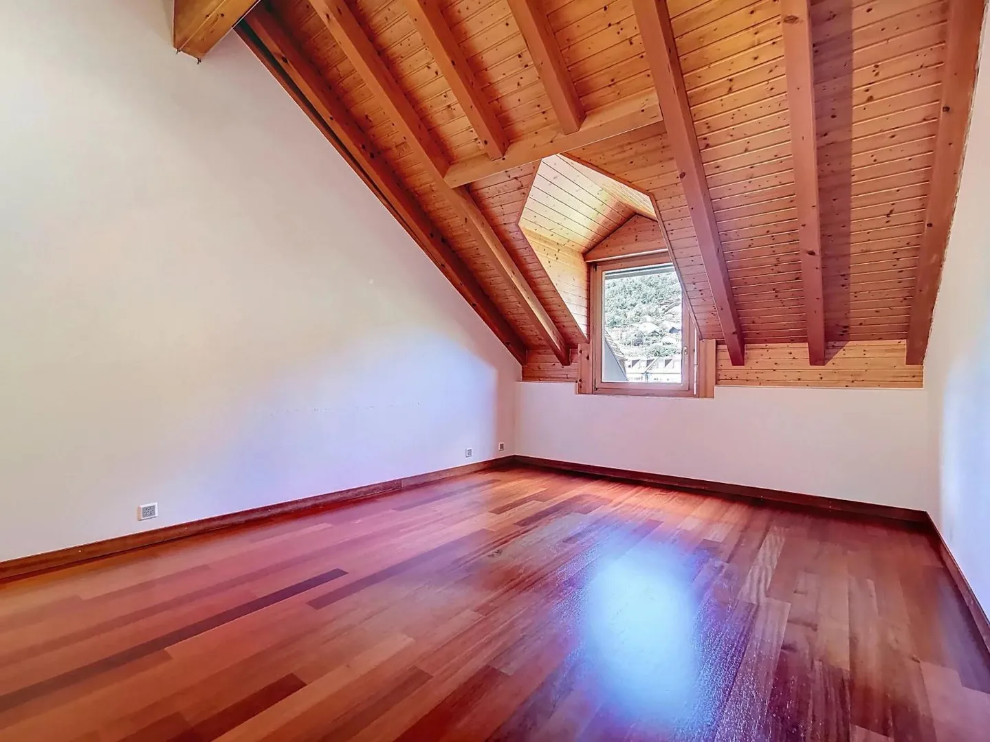 Appartement Attique Charmant - Photo 1 sur 7
