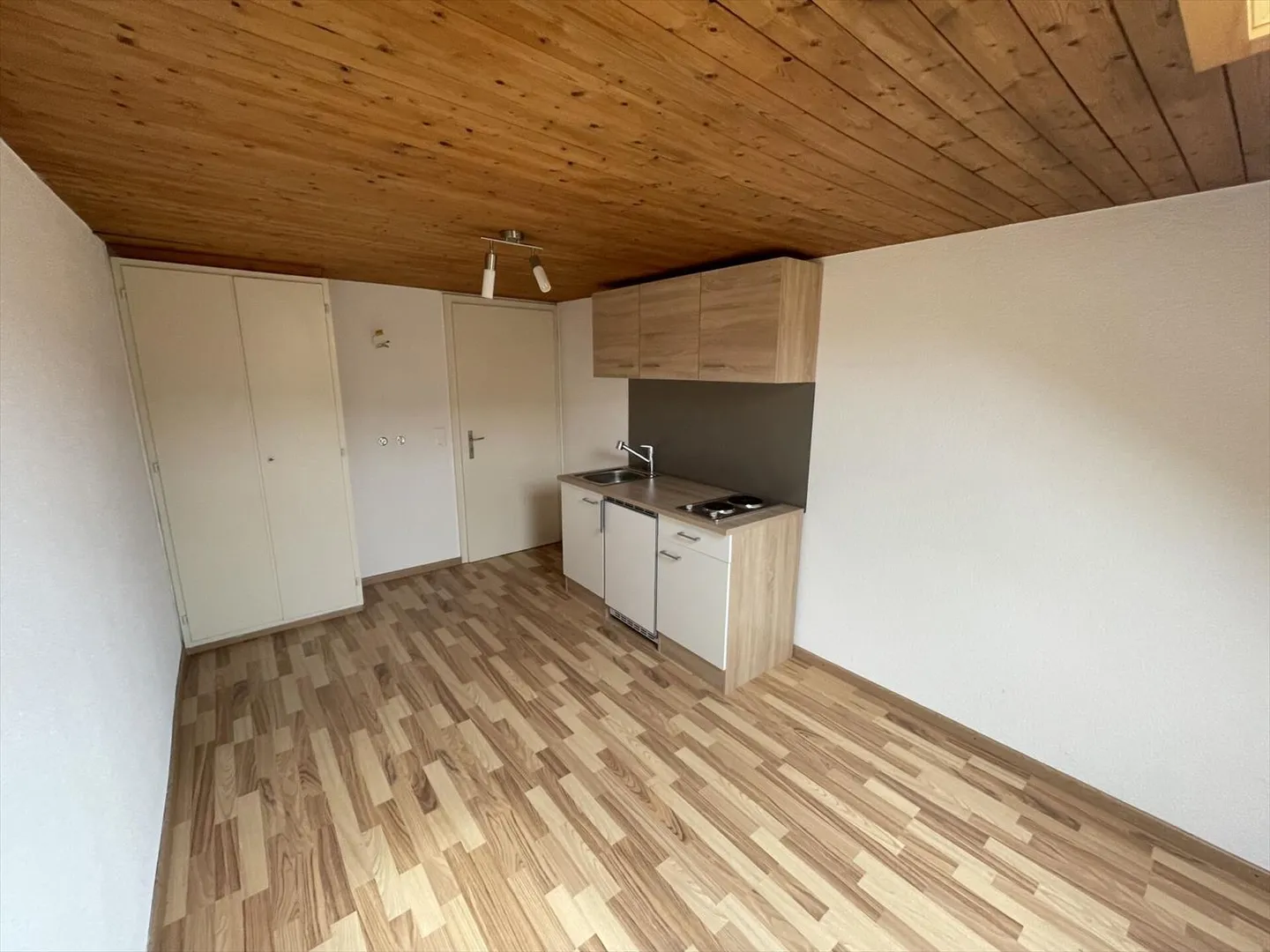 St-Imier, ideal room for a student - 4th floor - Photo 2 of 3