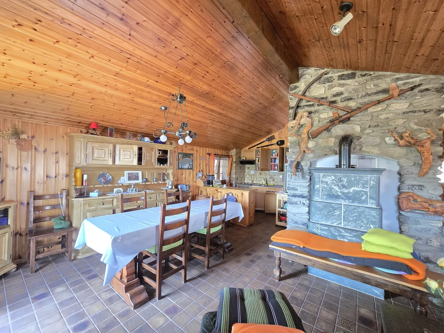 Chalet ristrutturato affascinante - Foto 6 di 13