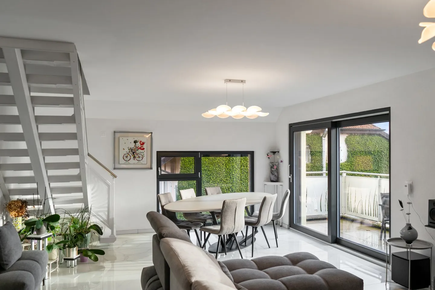 10 Minuti da Nyon (La Rippe): Magnifico Appartamento Duplex senza Affacci con 4,5 Stanze e Vista sul Lago di Ginevra - Foto 2 di 17