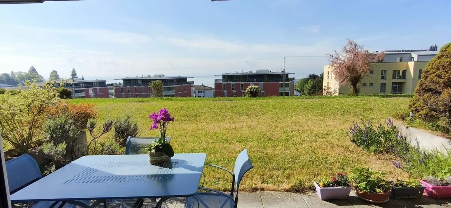 Charming Apartment with Garden - Photo 2 of 12
