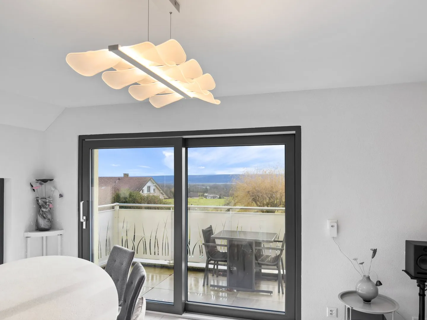 10 Minuti da Nyon (La Rippe): Magnifico Appartamento Duplex senza Affacci con 4,5 Stanze e Vista sul Lago di Ginevra - Foto 4 di 17