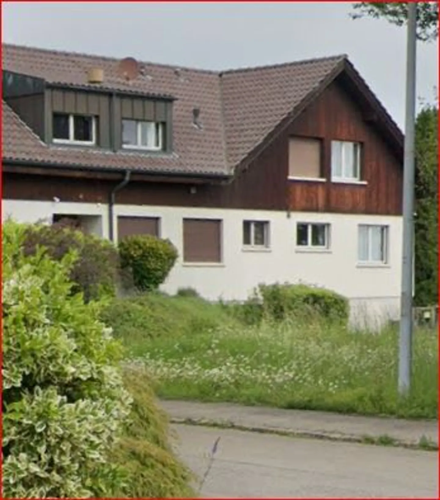 Charming Family Home with Pool - Photo 4 of 13