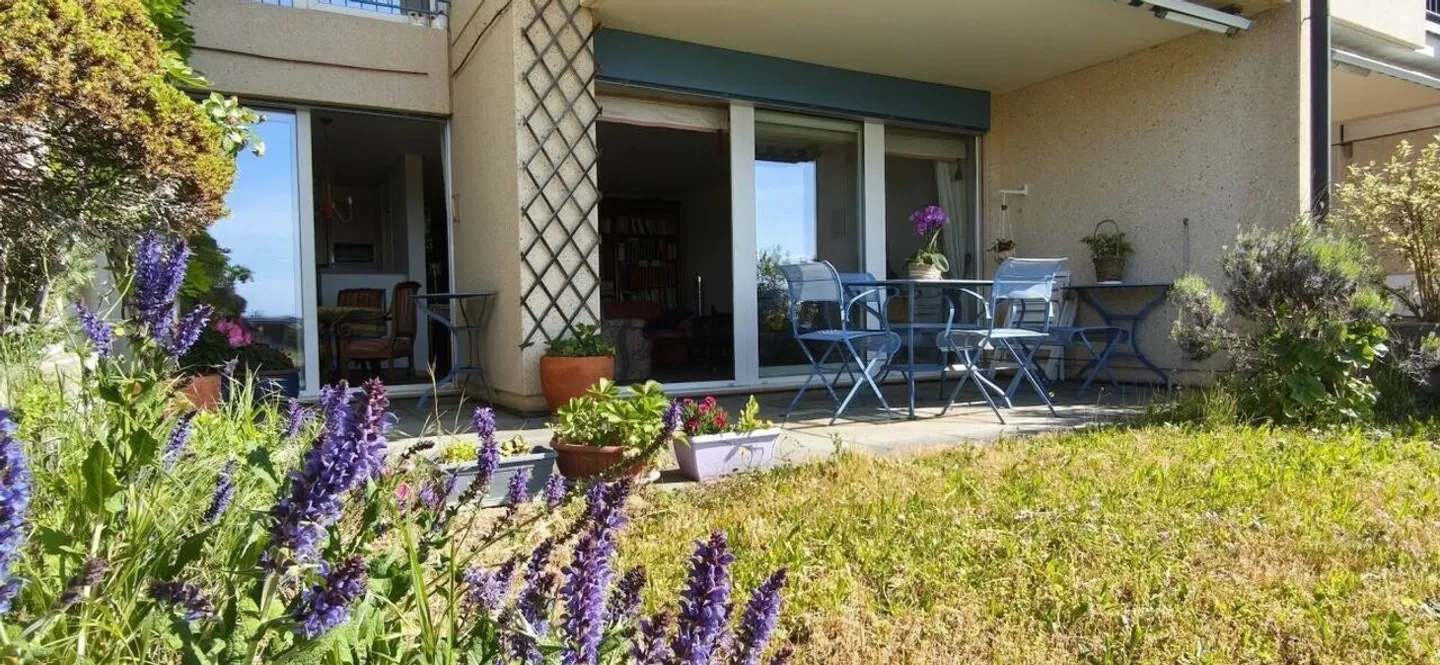 Charming Apartment with Garden - Photo 4 of 12