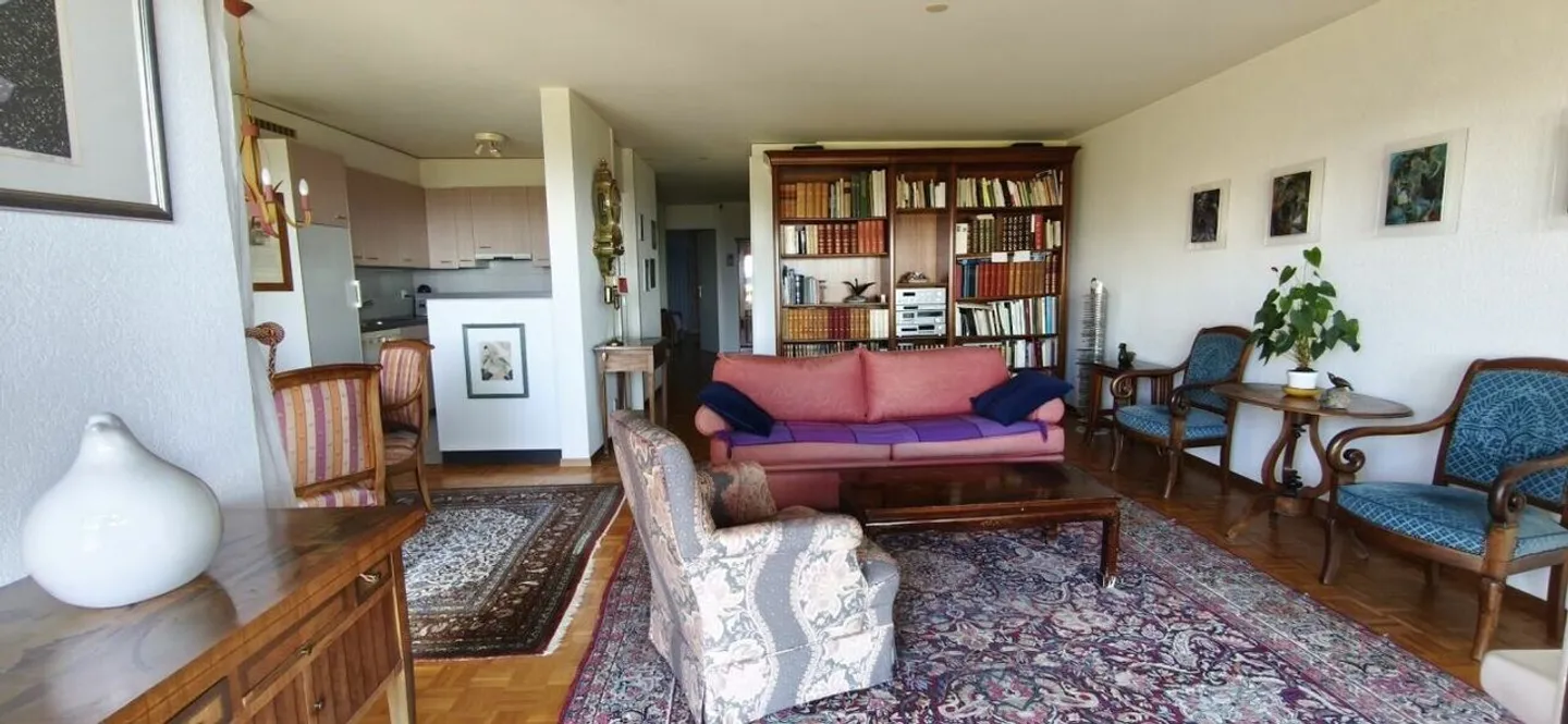 Charming Apartment with Garden - Photo 5 of 12