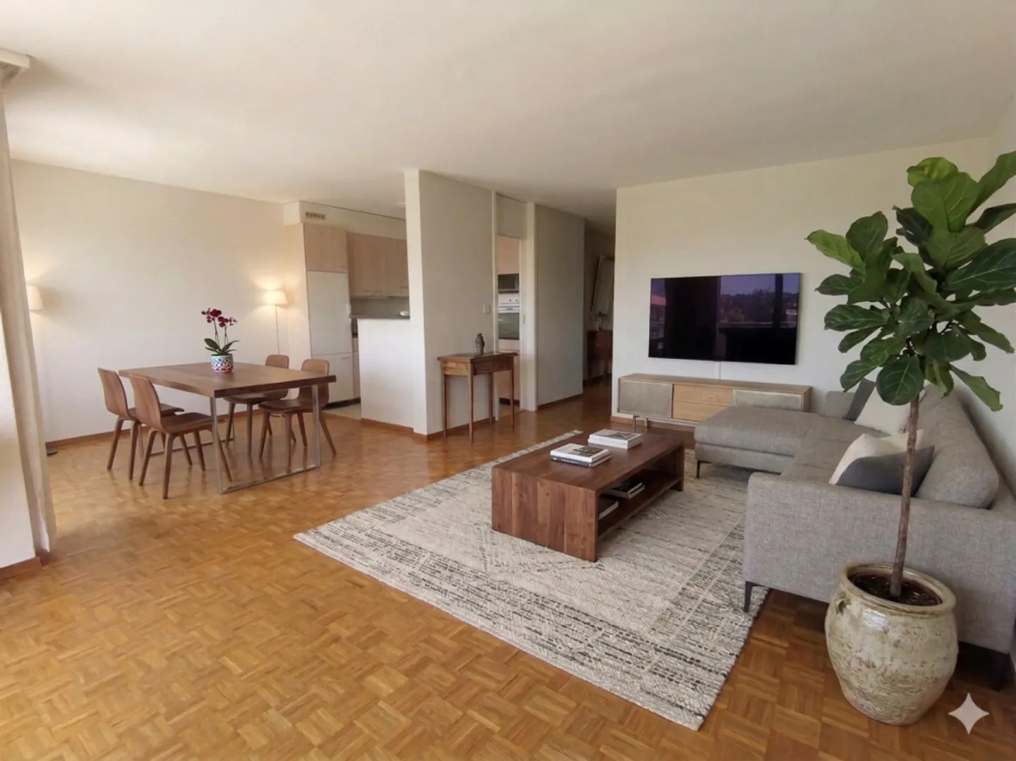 Charming Apartment with Garden - Photo 8 of 12