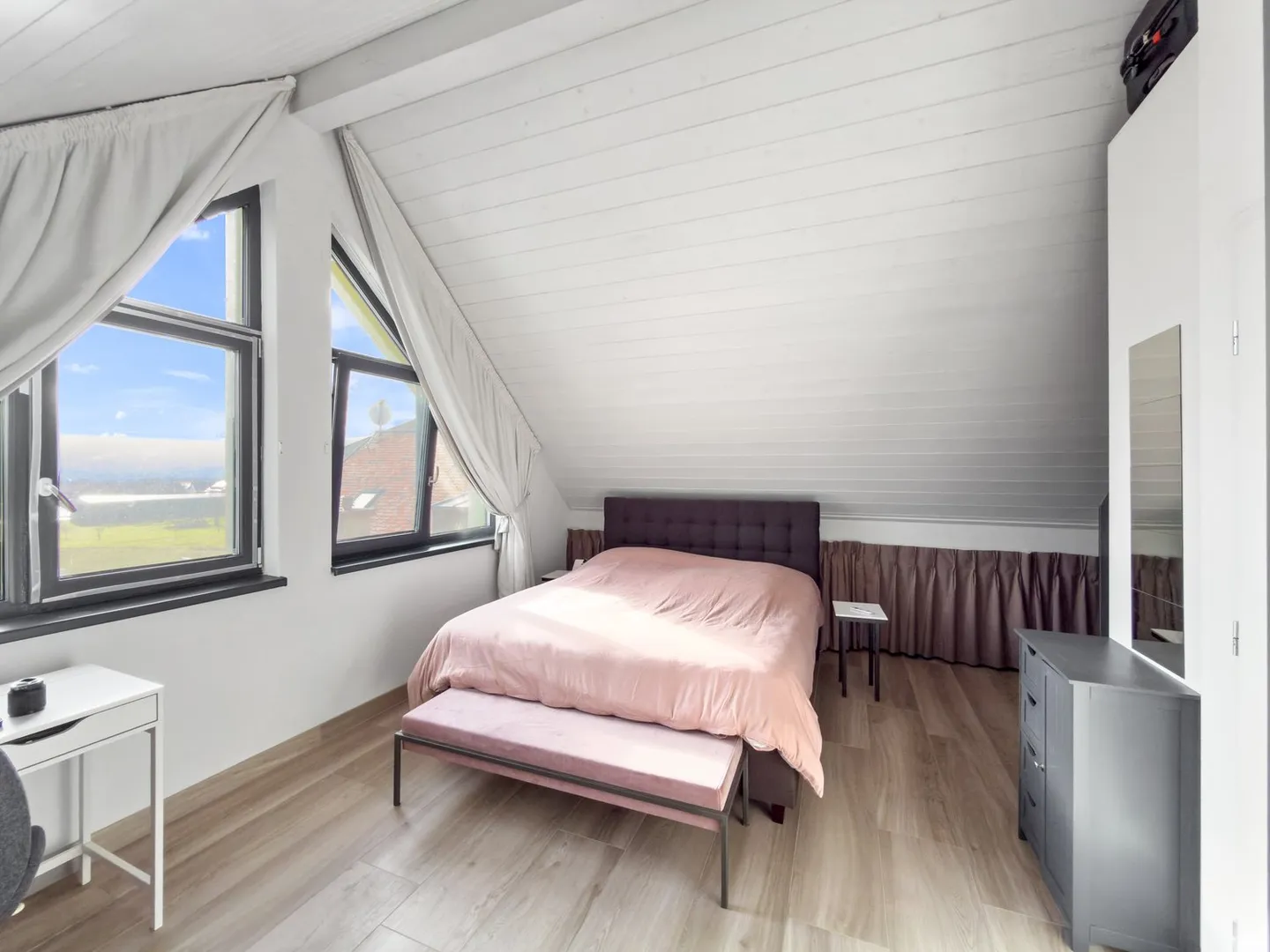 10 Minuti da Nyon (La Rippe): Magnifico Appartamento Duplex senza Affacci con 4,5 Stanze e Vista sul Lago di Ginevra - Foto 13 di 17