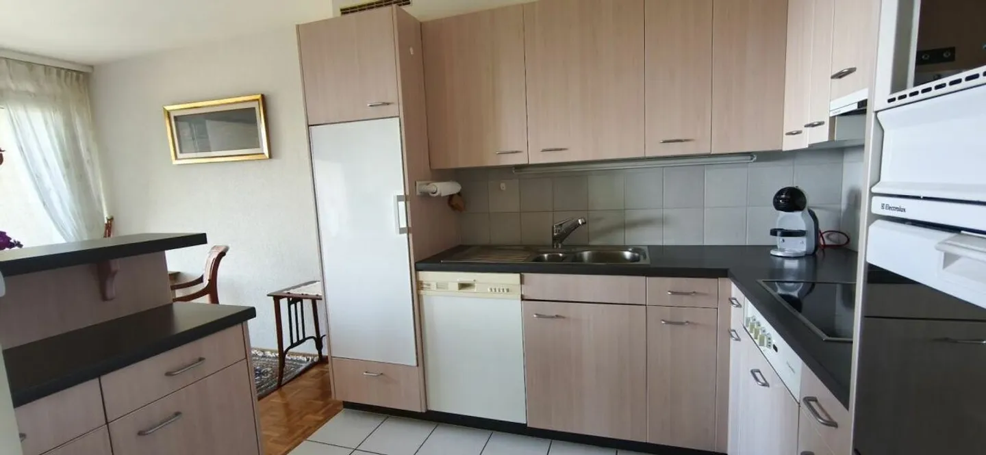 Charming Apartment with Garden - Photo 10 of 12