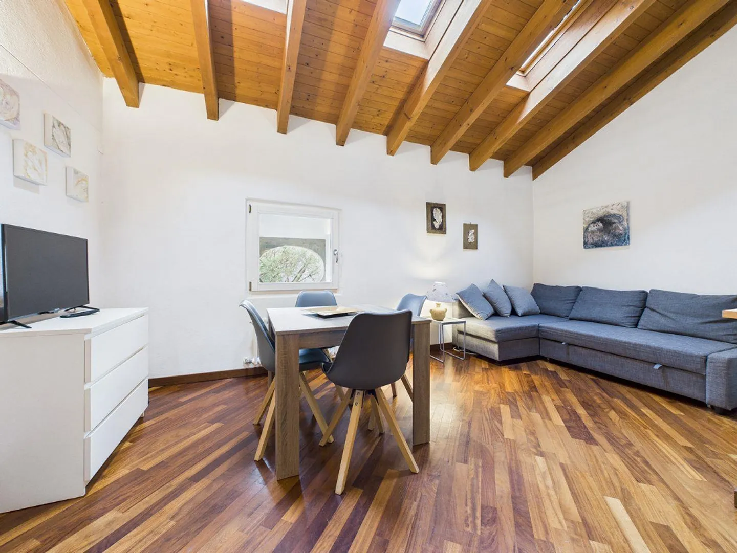 Wohnung mit 1½ Zimmern, Galerie und Blick auf den Morcote-See - Foto 2 di 13