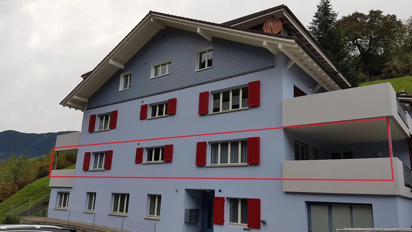 Ampio appartamento di 4,5 stanze con giardino d'inverno e terrazza a Spiringen - Foto 1 di 10