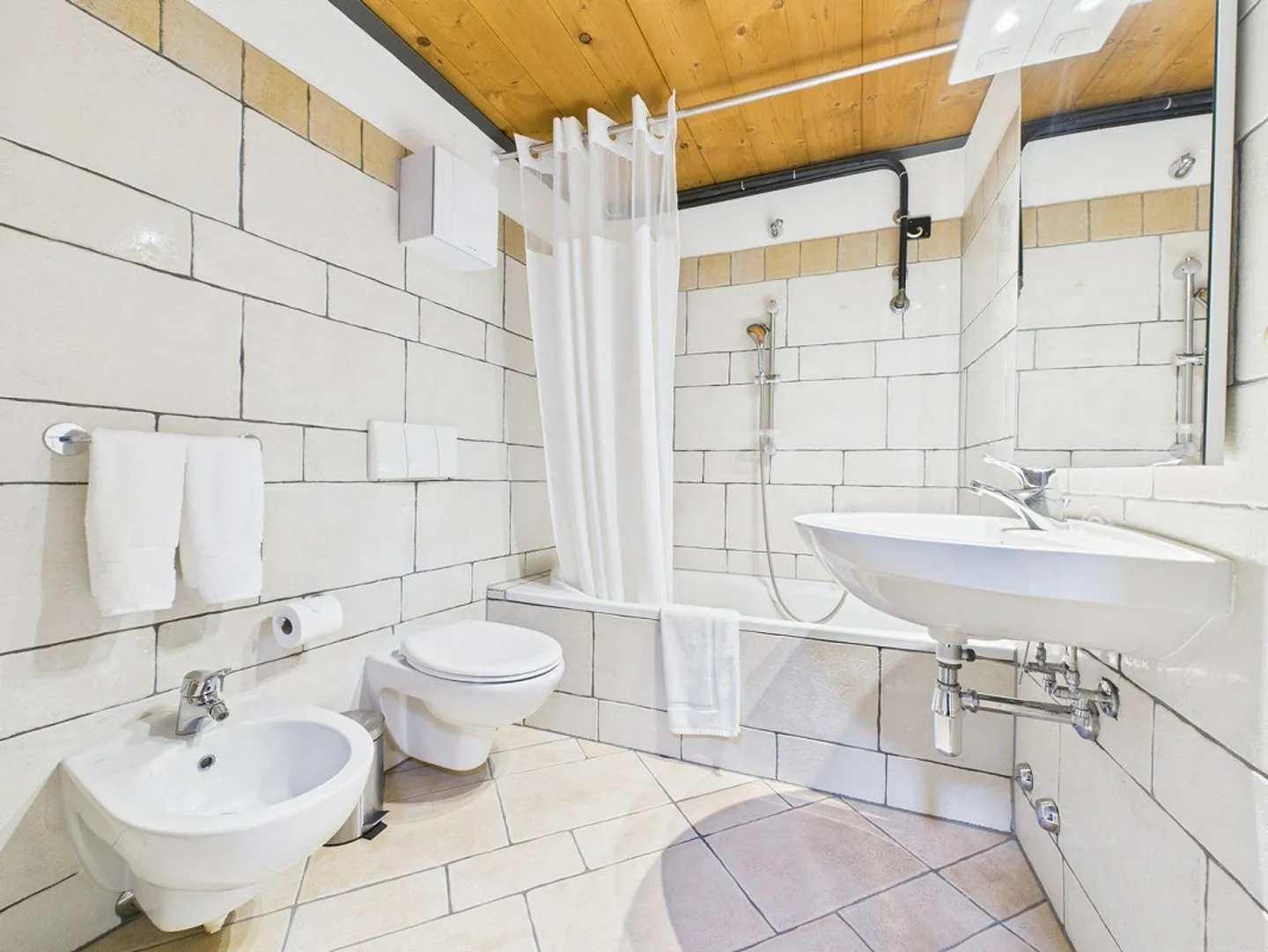 Wohnung mit 1½ Zimmern, Galerie und Blick auf den Morcote-See - Foto 7 di 13