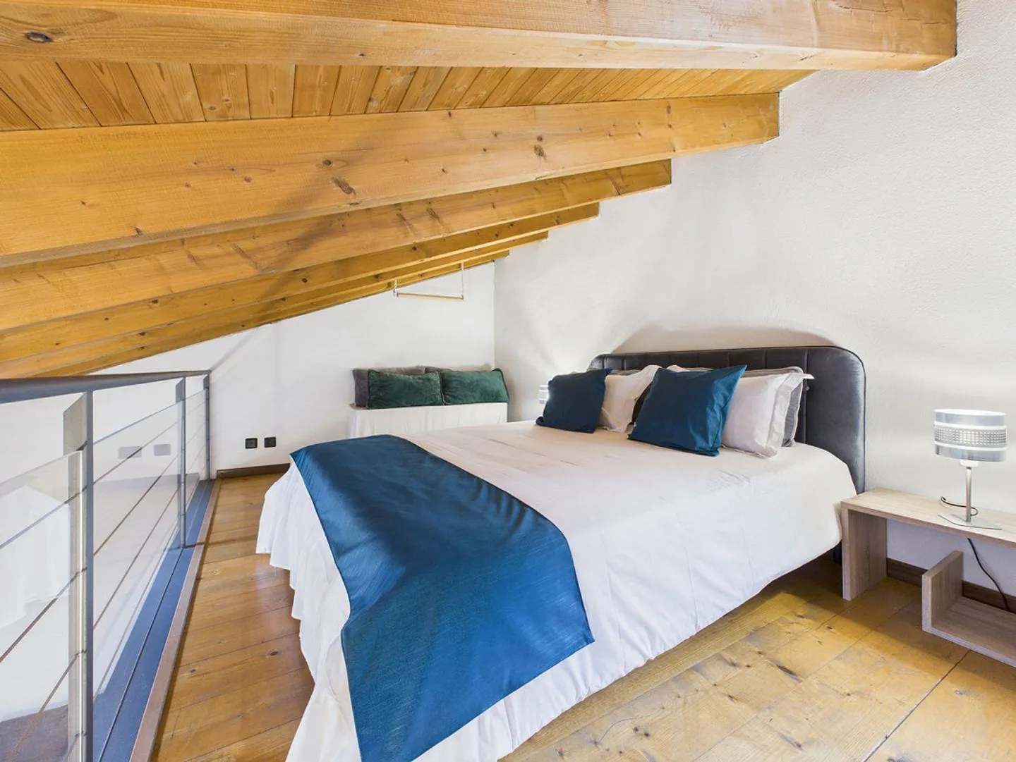 Wohnung mit 1½ Zimmern, Galerie und Blick auf den Morcote-See - Foto 8 di 13