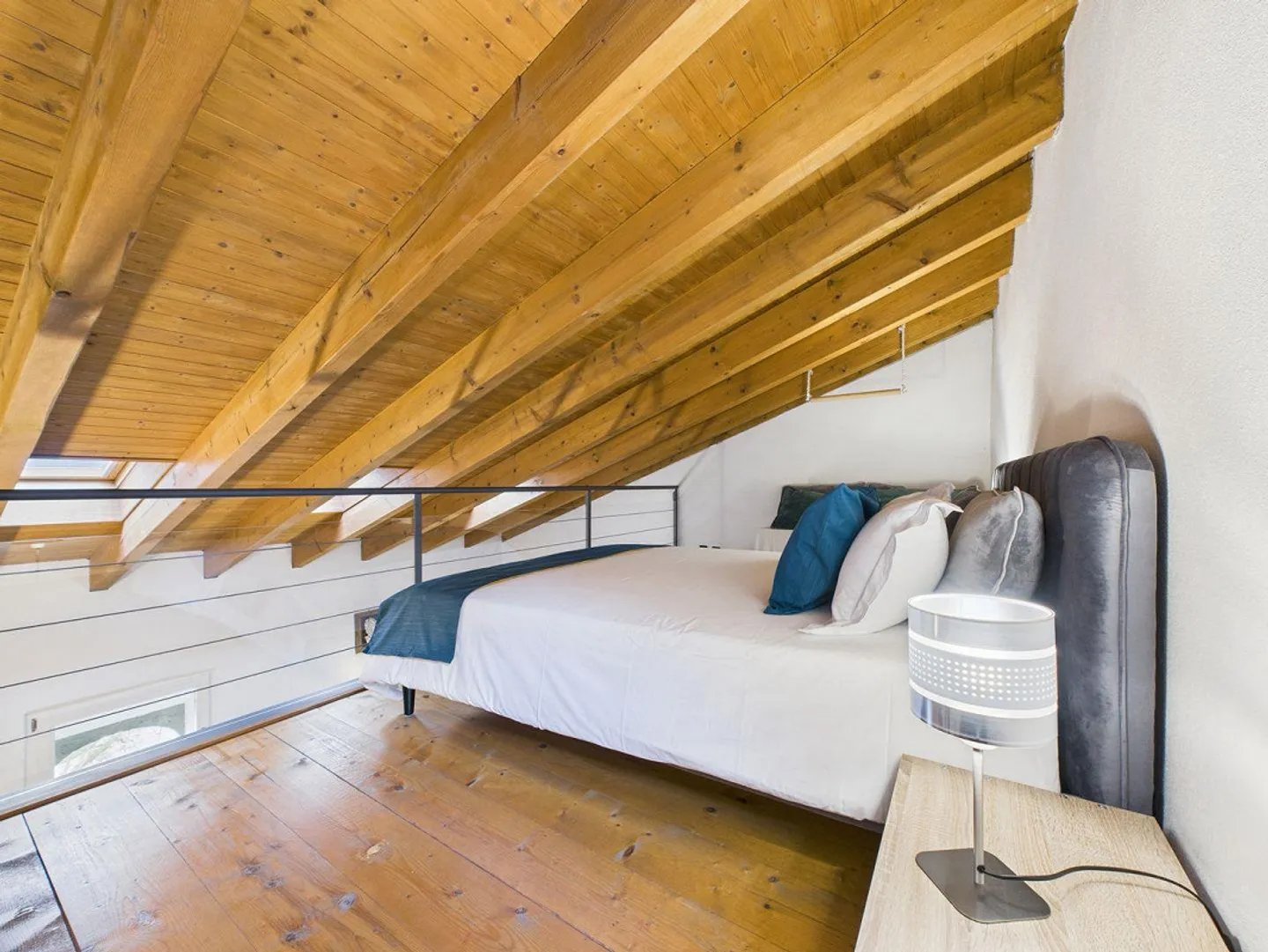 Wohnung mit 1½ Zimmern, Galerie und Blick auf den Morcote-See - Foto 9 di 13