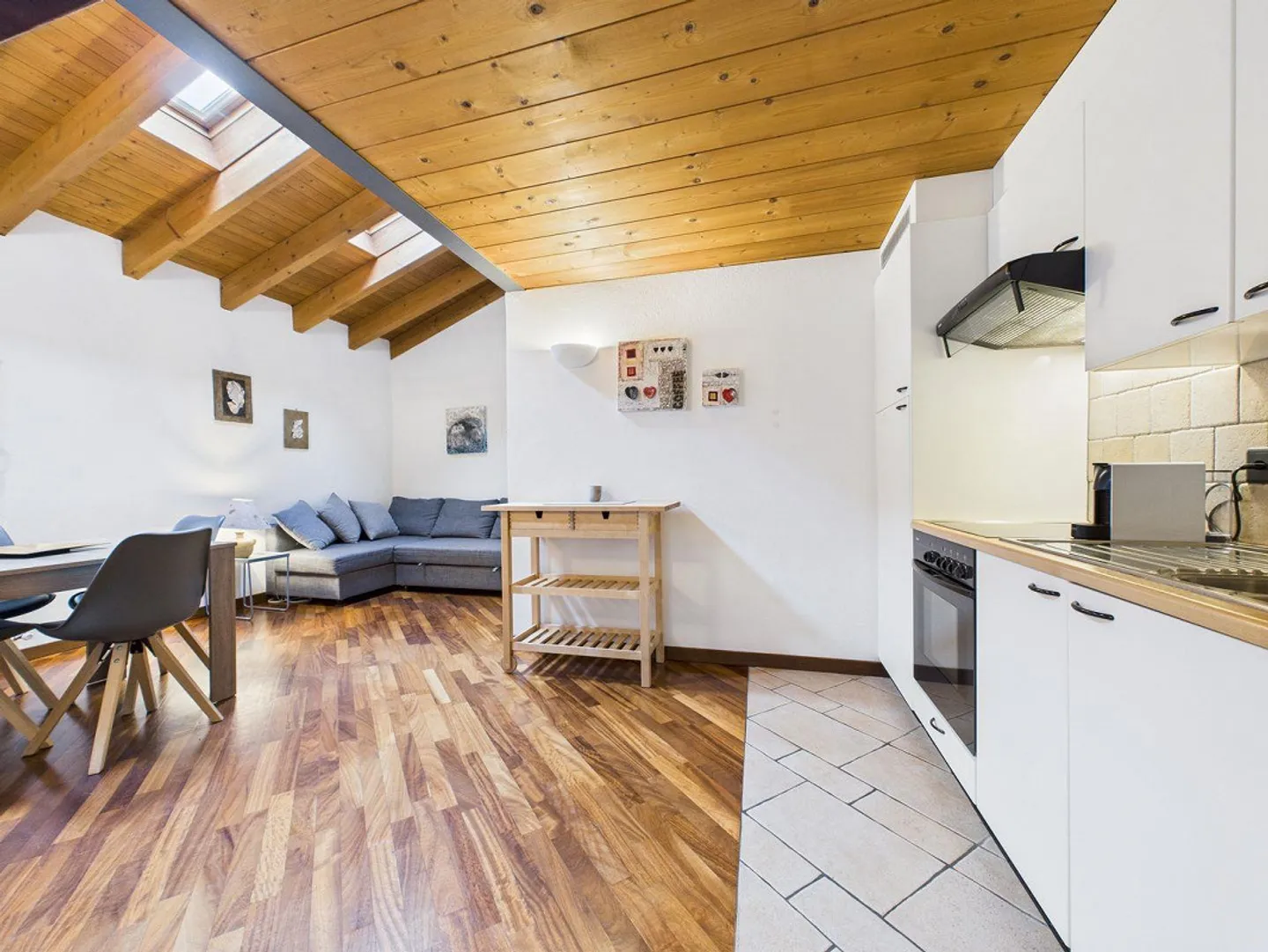 Wohnung mit 1½ Zimmern, Galerie und Blick auf den Morcote-See - Foto 4 di 13