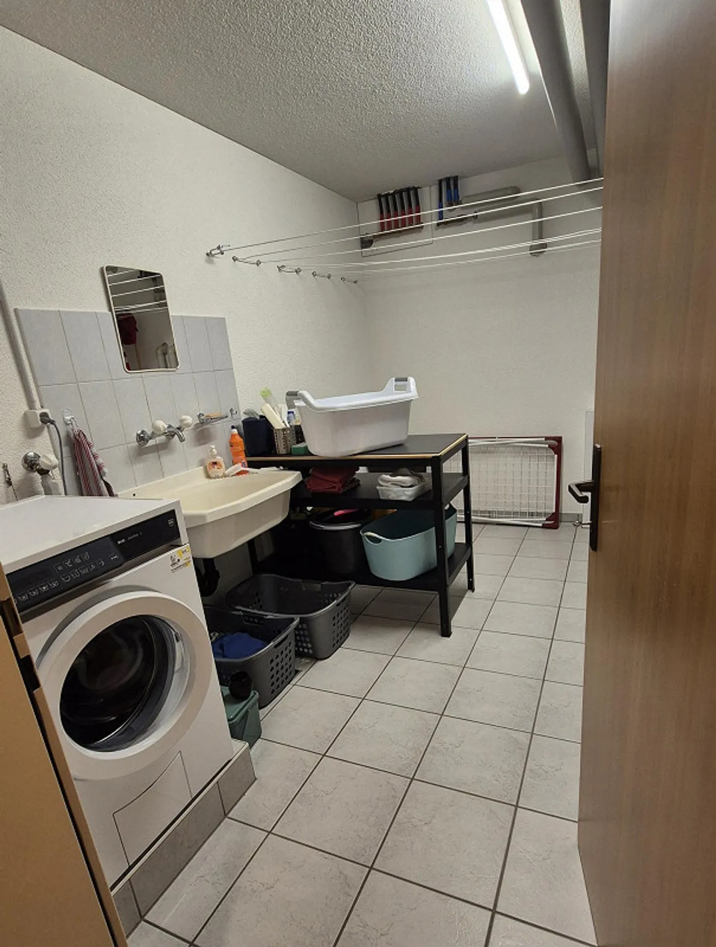 Ampio appartamento di 4,5 stanze con giardino d'inverno e terrazza a Spiringen - Foto 8 di 10