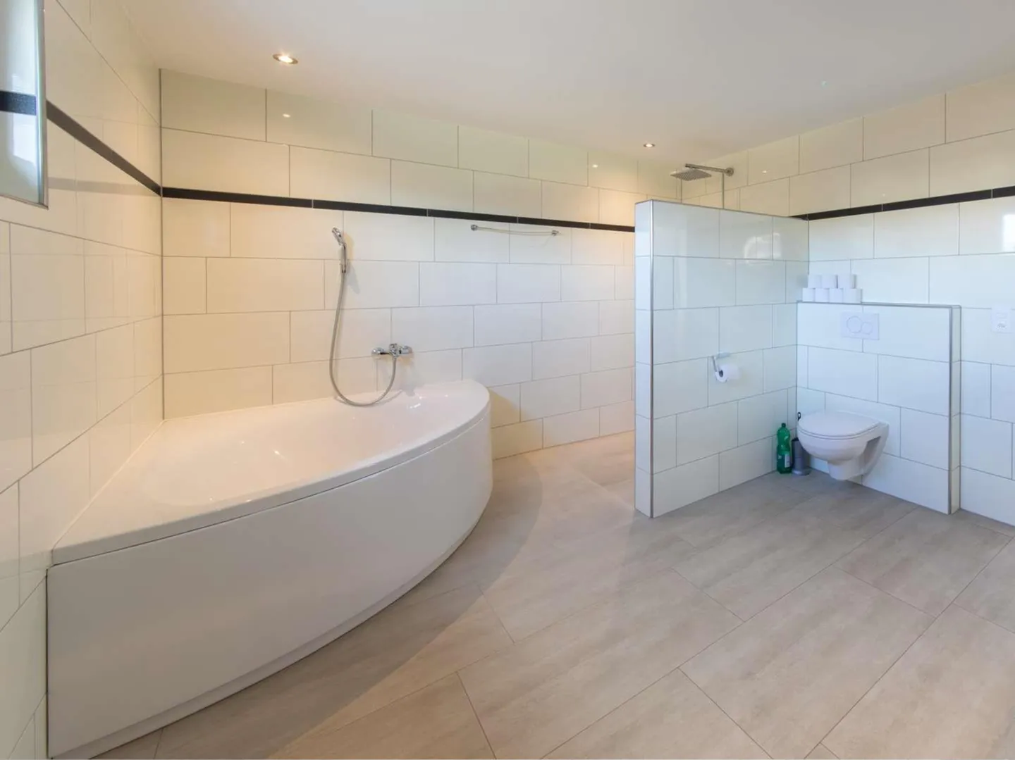 Your modern happiness in a family-friendly and quiet location - Photo 7 of 12
