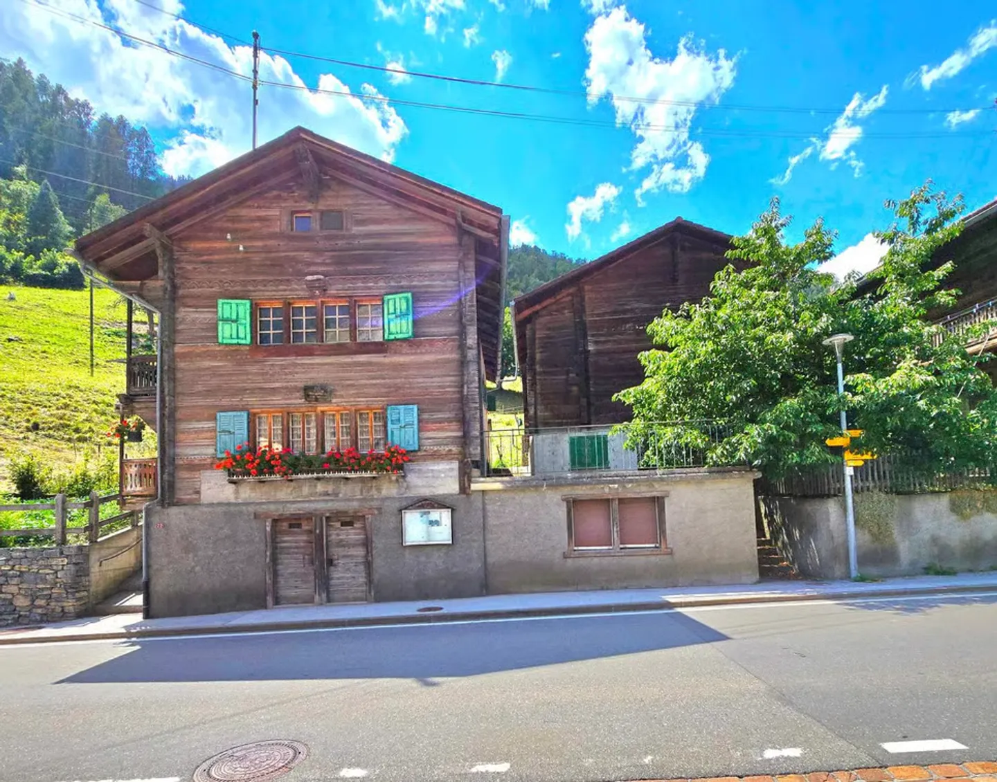Duplex apartment to renovate with terrace and annexes in La Luette in the heart of the Val d'Hérens - Photo 3 of 13